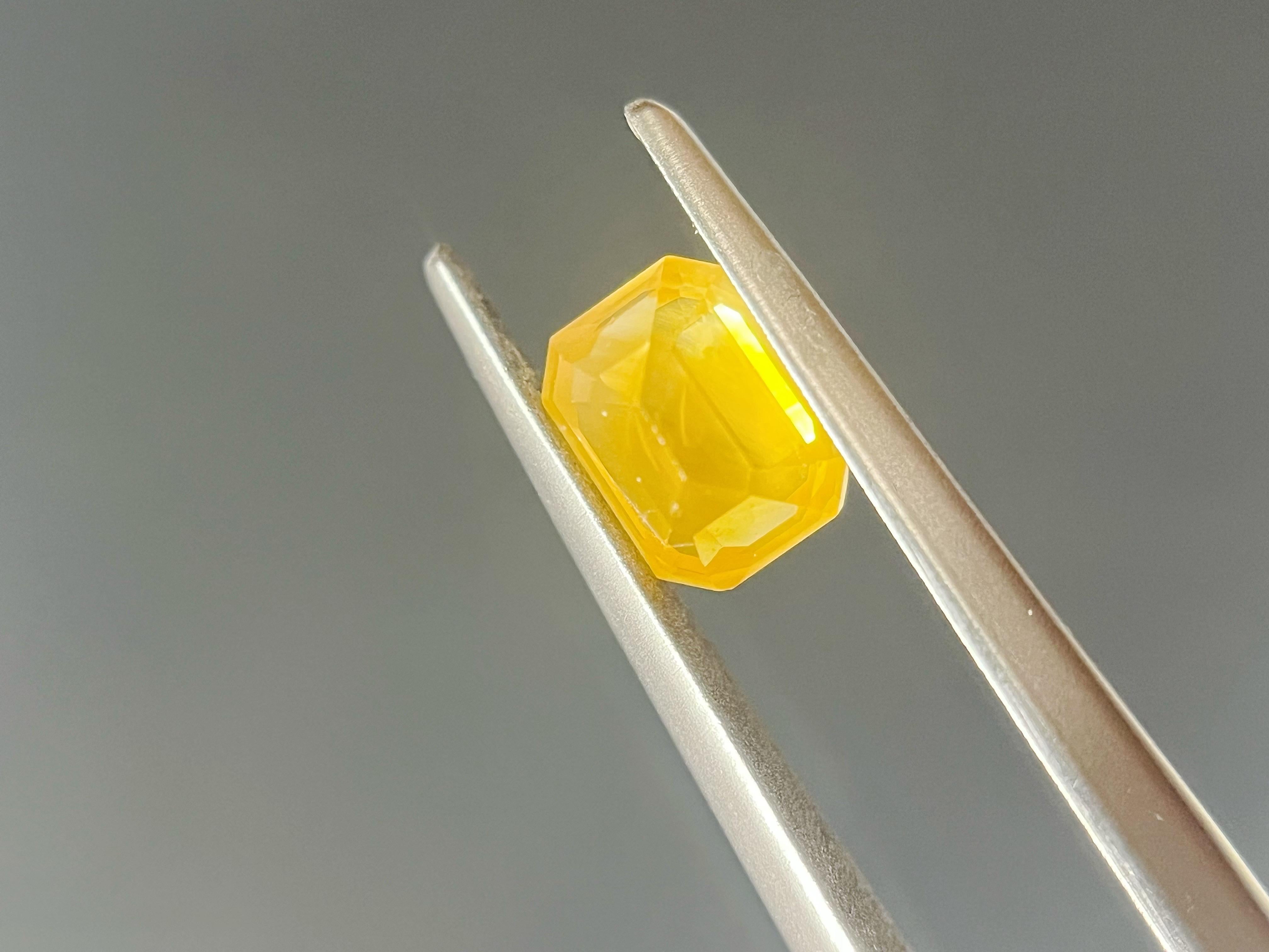 Natural Canary Yellow Sapphire, Loose Gemstone for Jewelry Making, 1.34 Ct in vendita 5