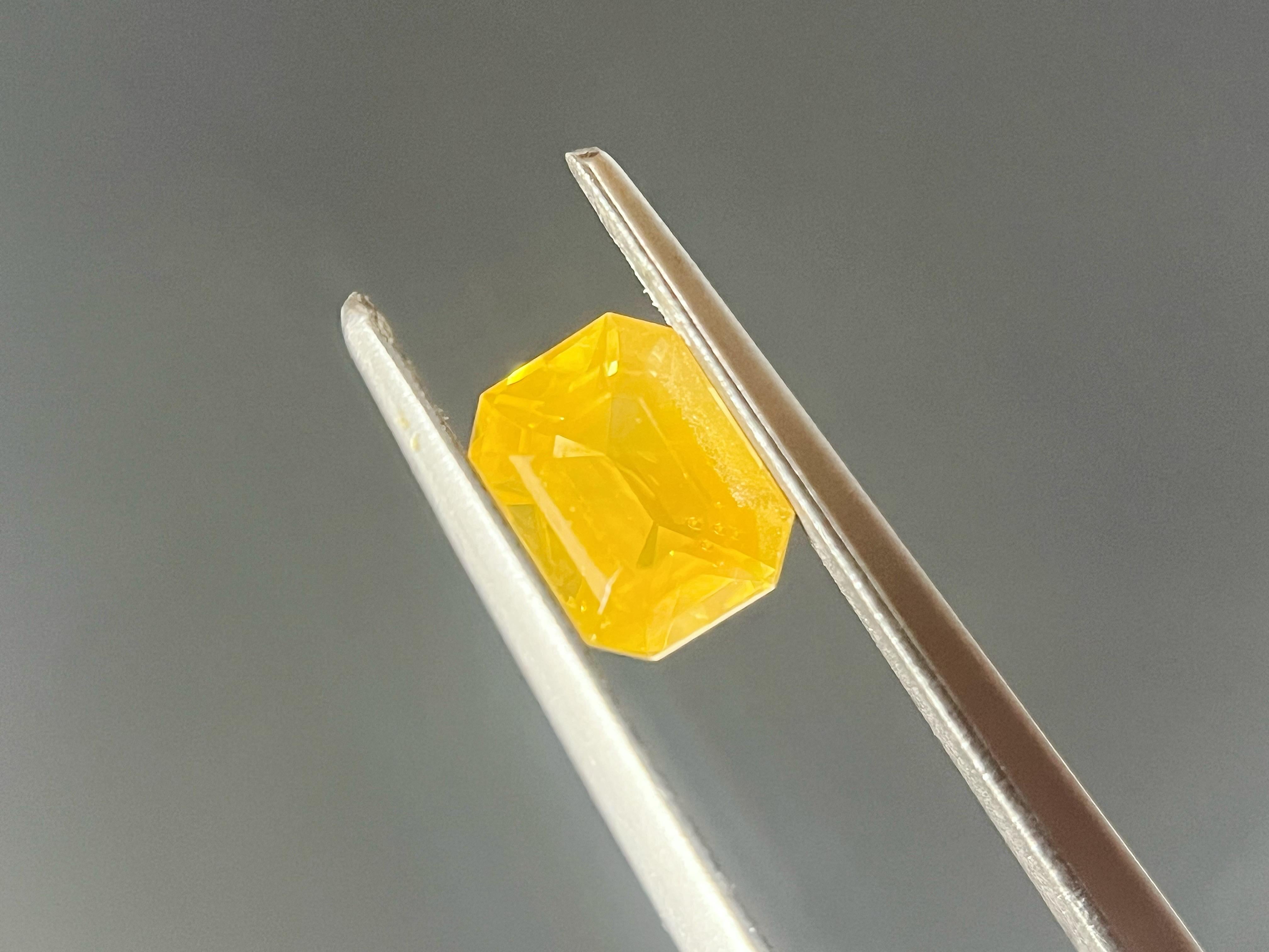 Natural Canary Yellow Sapphire, Loose Gemstone for Jewelry Making, 1.34 Ct in vendita 6