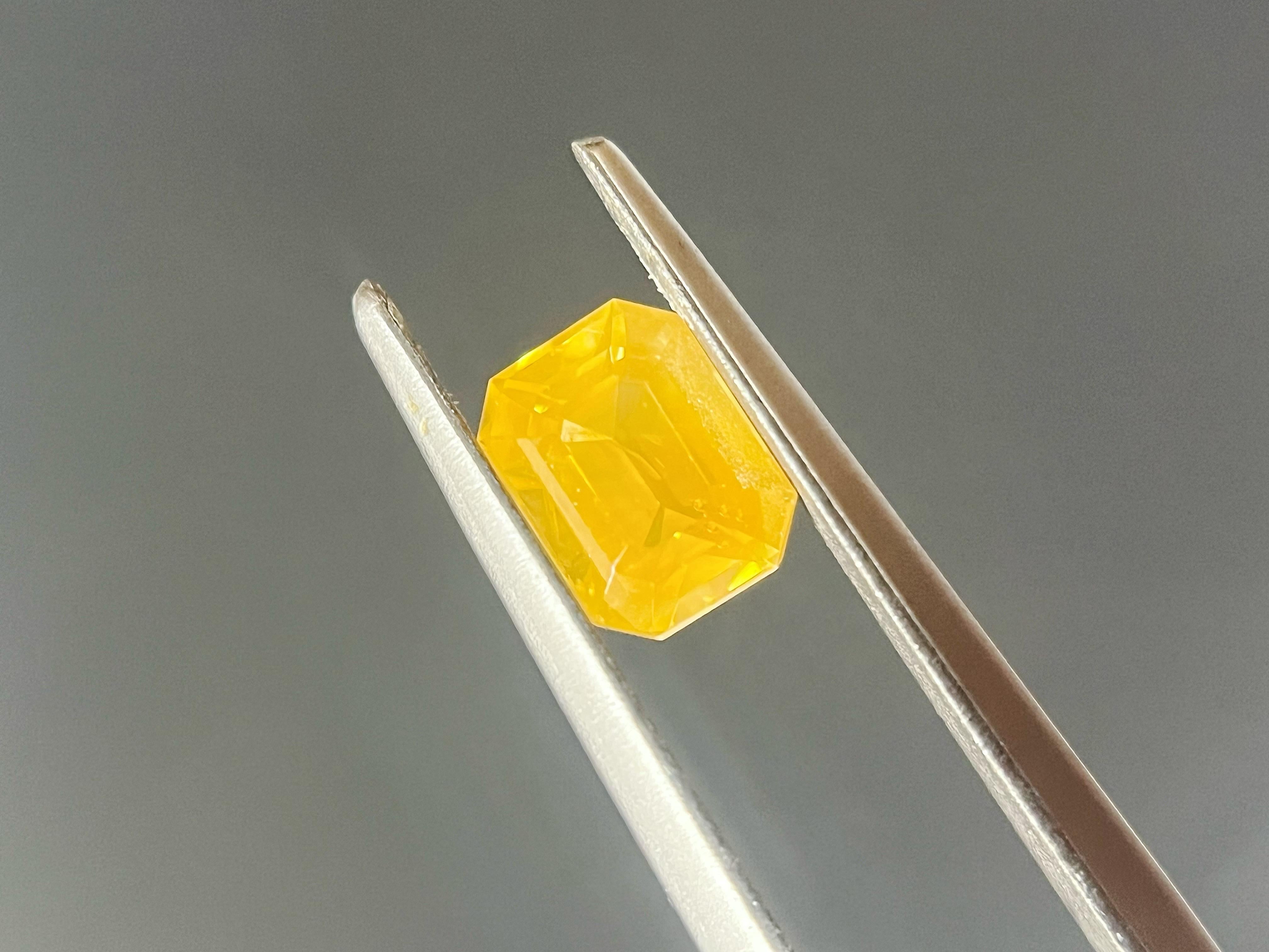 Natural Canary Yellow Sapphire, Loose Gemstone for Jewelry Making, 1.34 Ct in vendita 7