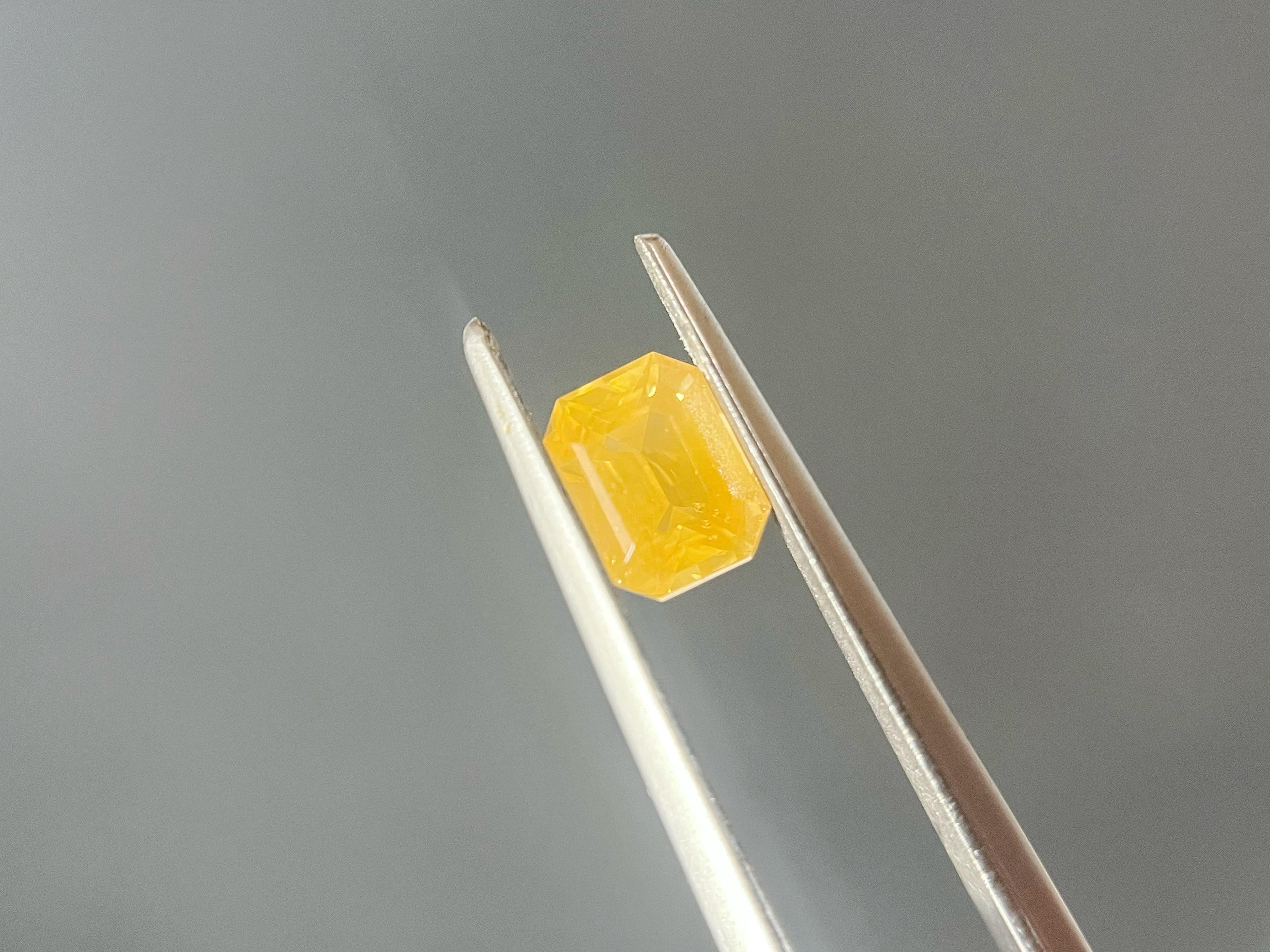 Ottagono Natural Canary Yellow Sapphire, Loose Gemstone for Jewelry Making, 1.34 Ct in vendita