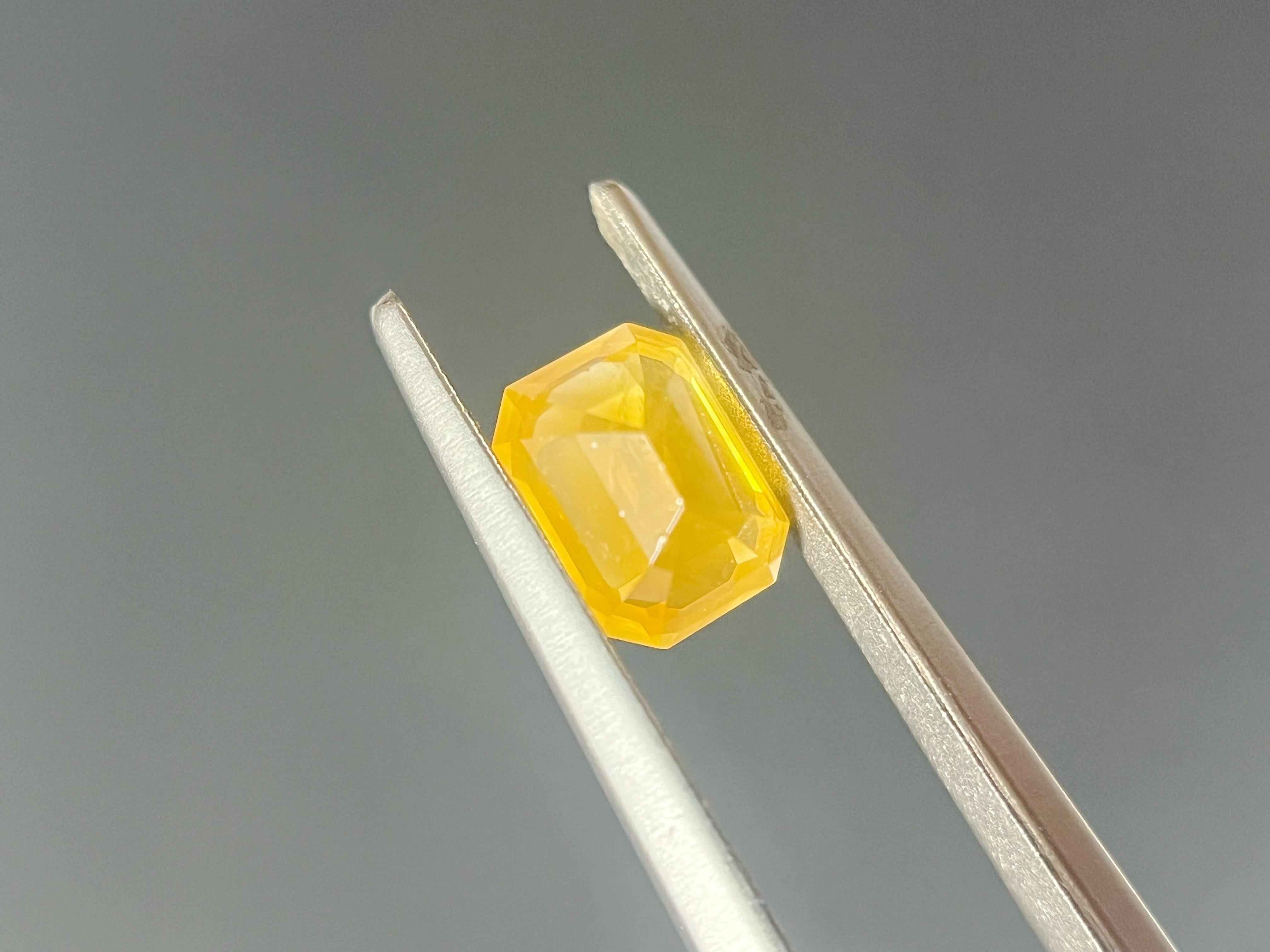 Natural Canary Yellow Sapphire, Loose Gemstone for Jewelry Making, 1.34 Ct In condizioni Nuovo in vendita a Kowloon, HK