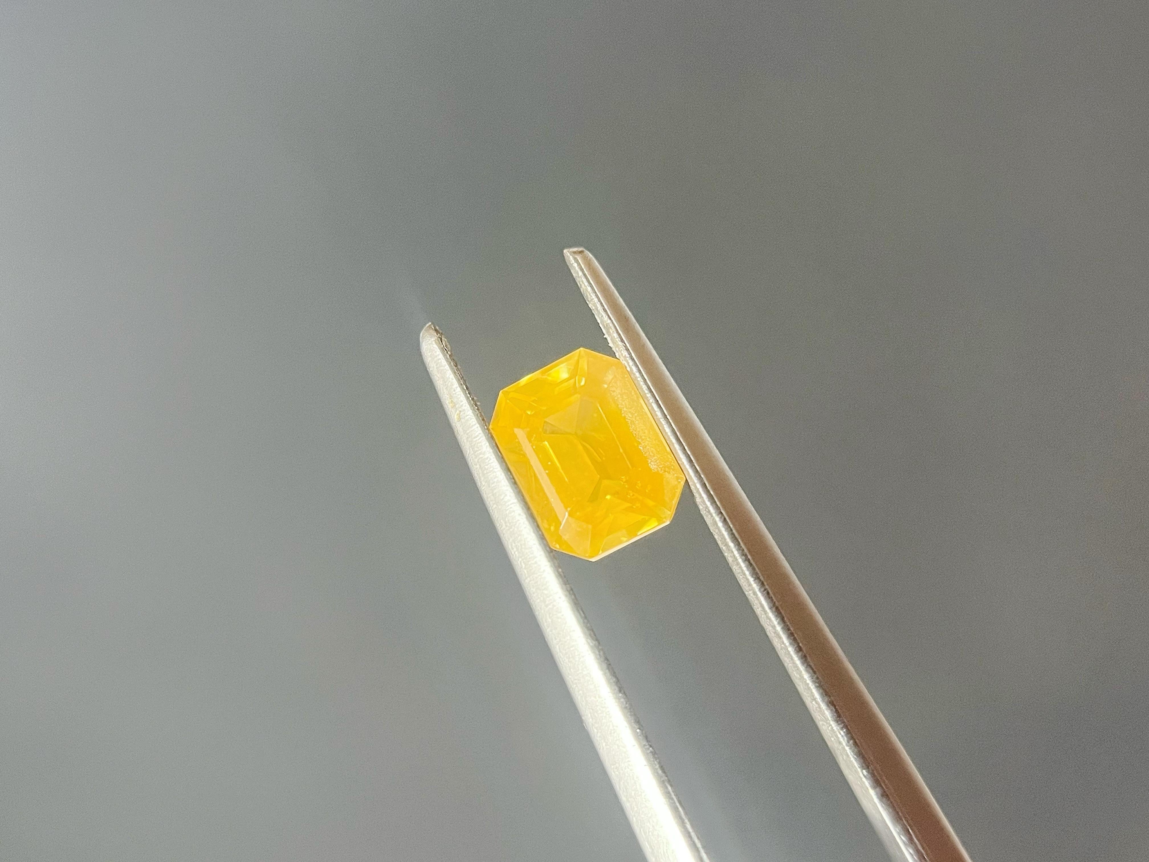 da uomo o donna Natural Canary Yellow Sapphire, Loose Gemstone for Jewelry Making, 1.34 Ct in vendita