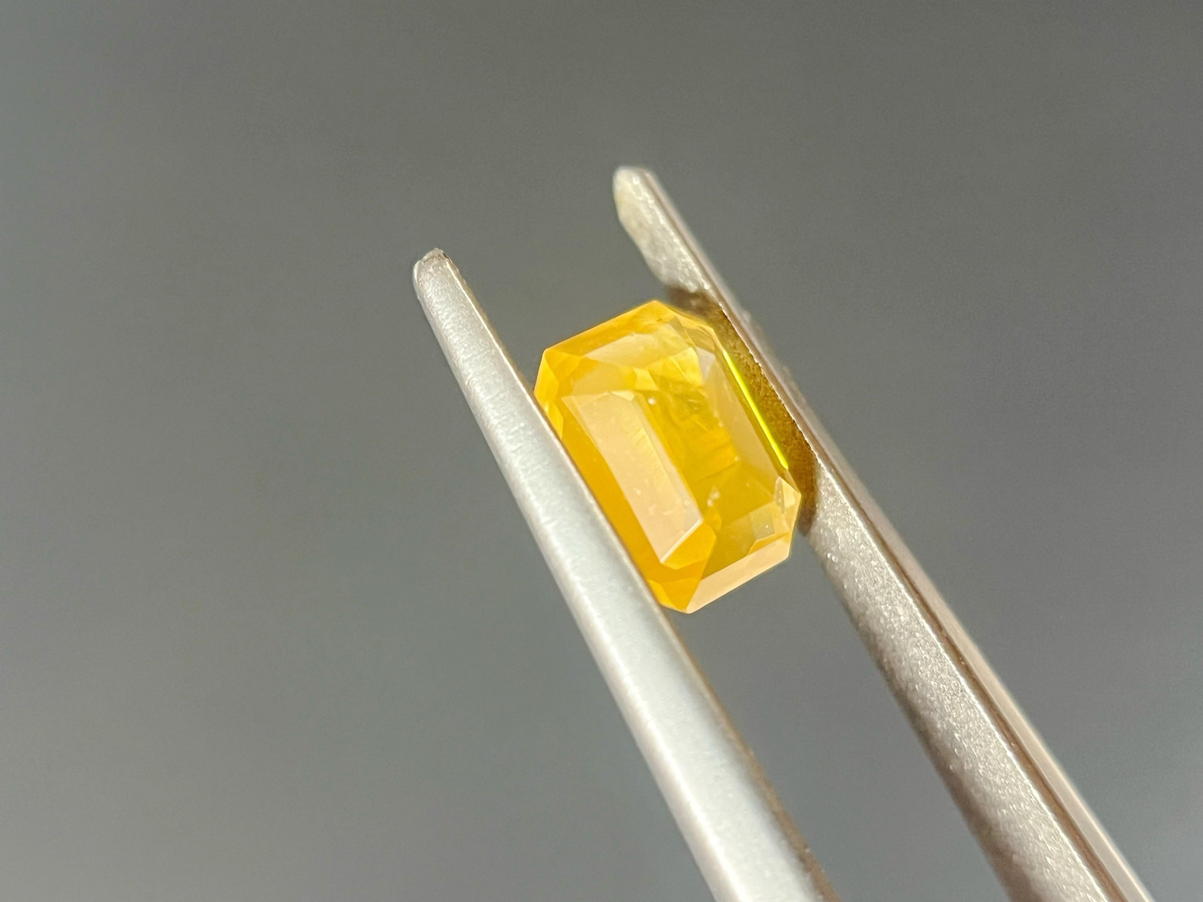 Natural Canary Yellow Sapphire, Loose Gemstone for Jewelry Making, 1.34 Ct in vendita 1