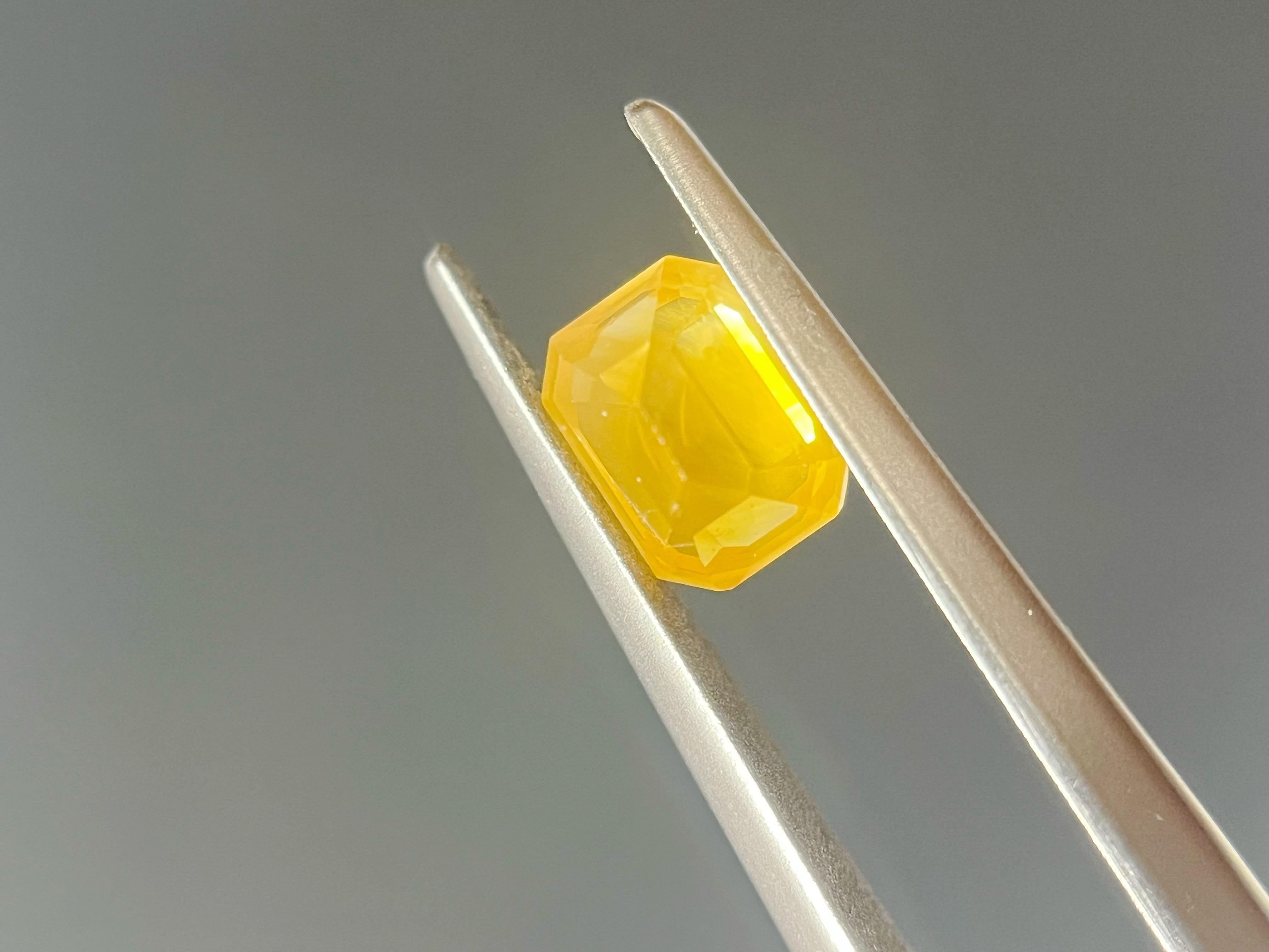 Natural Canary Yellow Sapphire, Loose Gemstone for Jewelry Making, 1.34 Ct in vendita 2