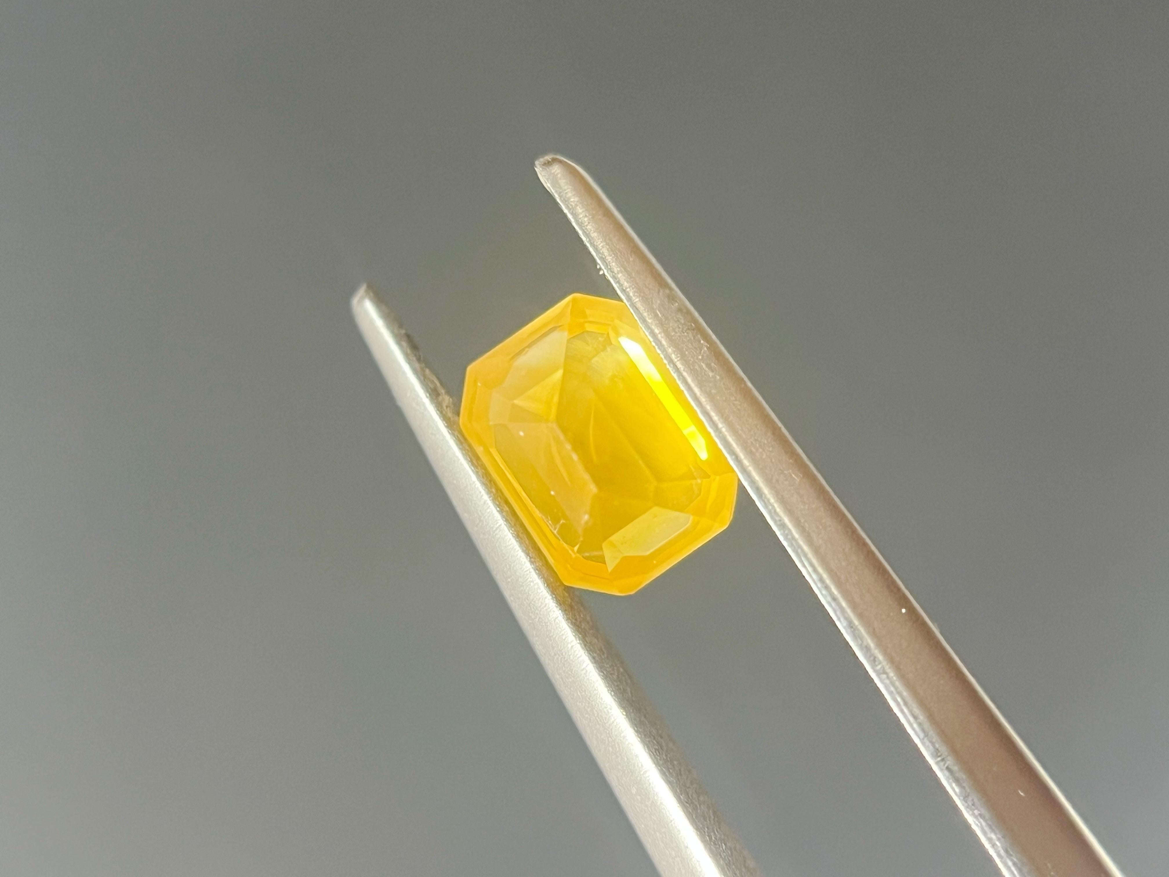 Natural Canary Yellow Sapphire, Loose Gemstone for Jewelry Making, 1.34 Ct in vendita 4