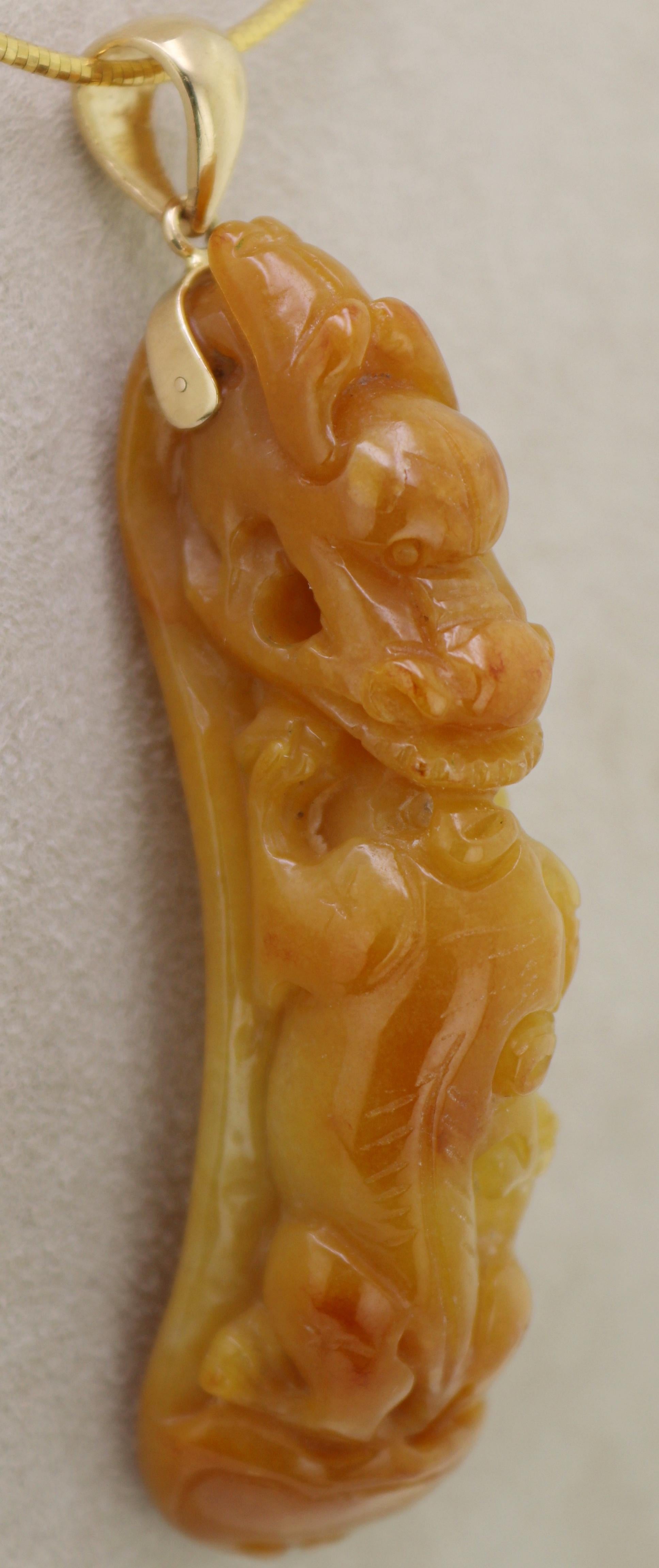Natural Carved “A” Jadeite Jade Mason Kay Report Certified, Yellow Gold Pendant For Sale 4