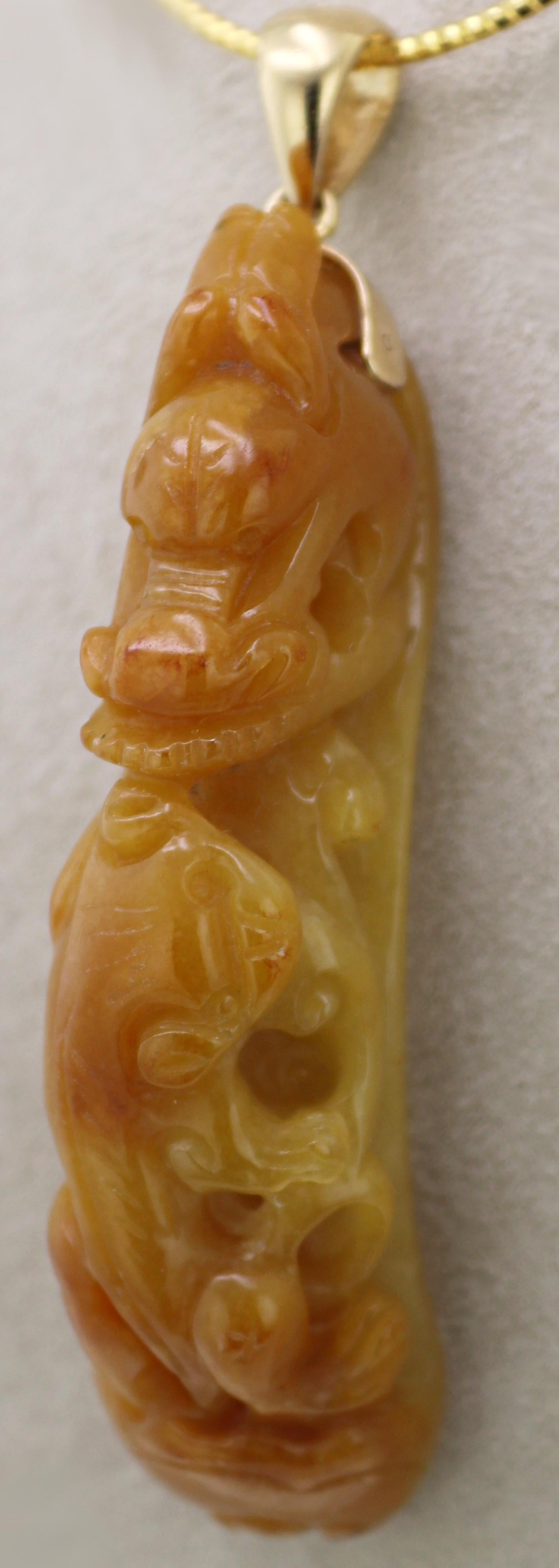 Natural Carved “A” Jadeite Jade Mason Kay Report Certified, Yellow Gold Pendant For Sale 5