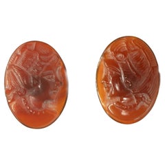 Natural Carved Agate Oval Woman Head 14 Karat Gold Stud Chic Cocktail Earrings
