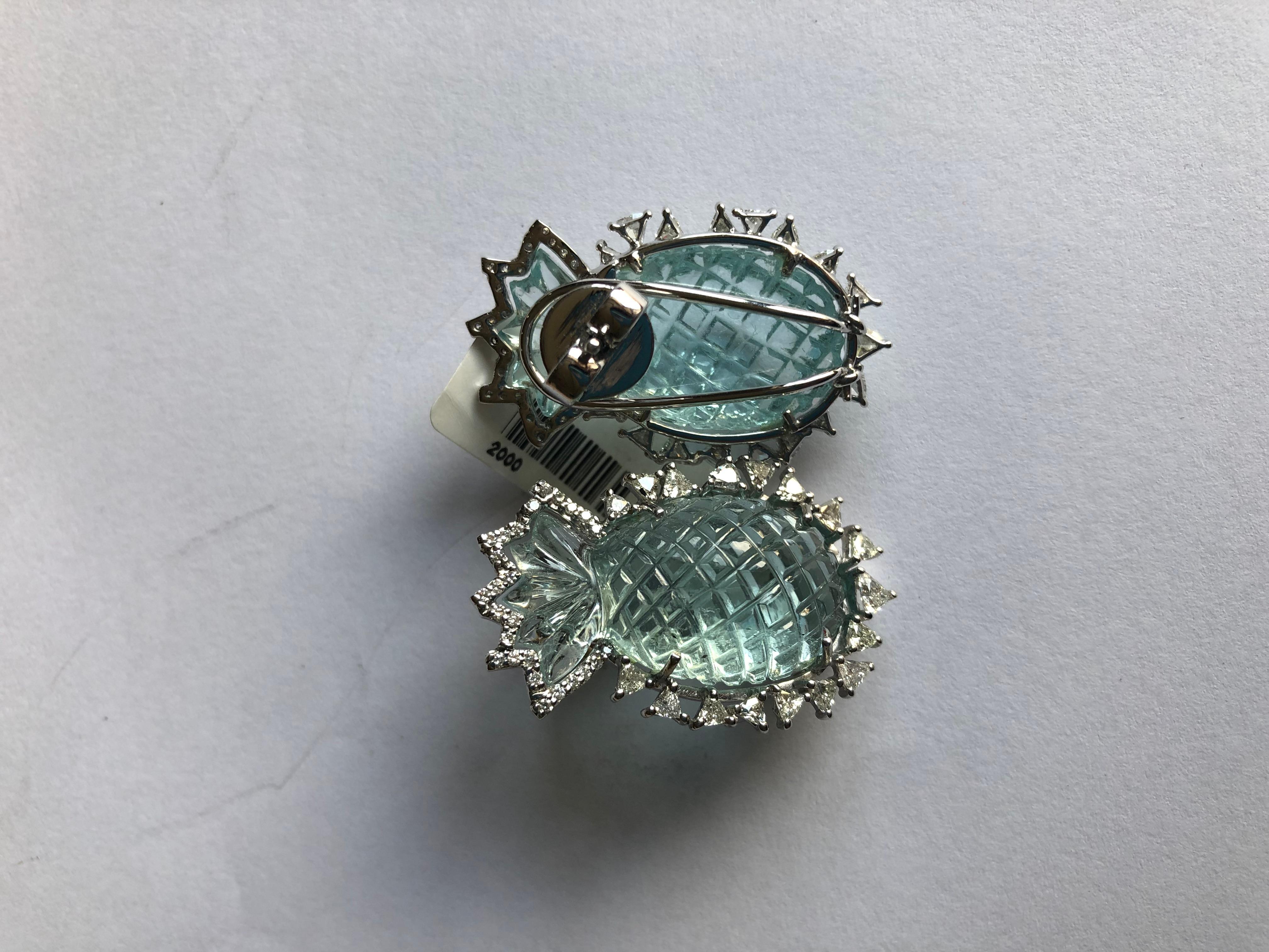 Natural Carved Aquamarine and Diamond Earrings Studs Set in 18 Karat White Gold In New Condition For Sale In Hong Kong, HK
