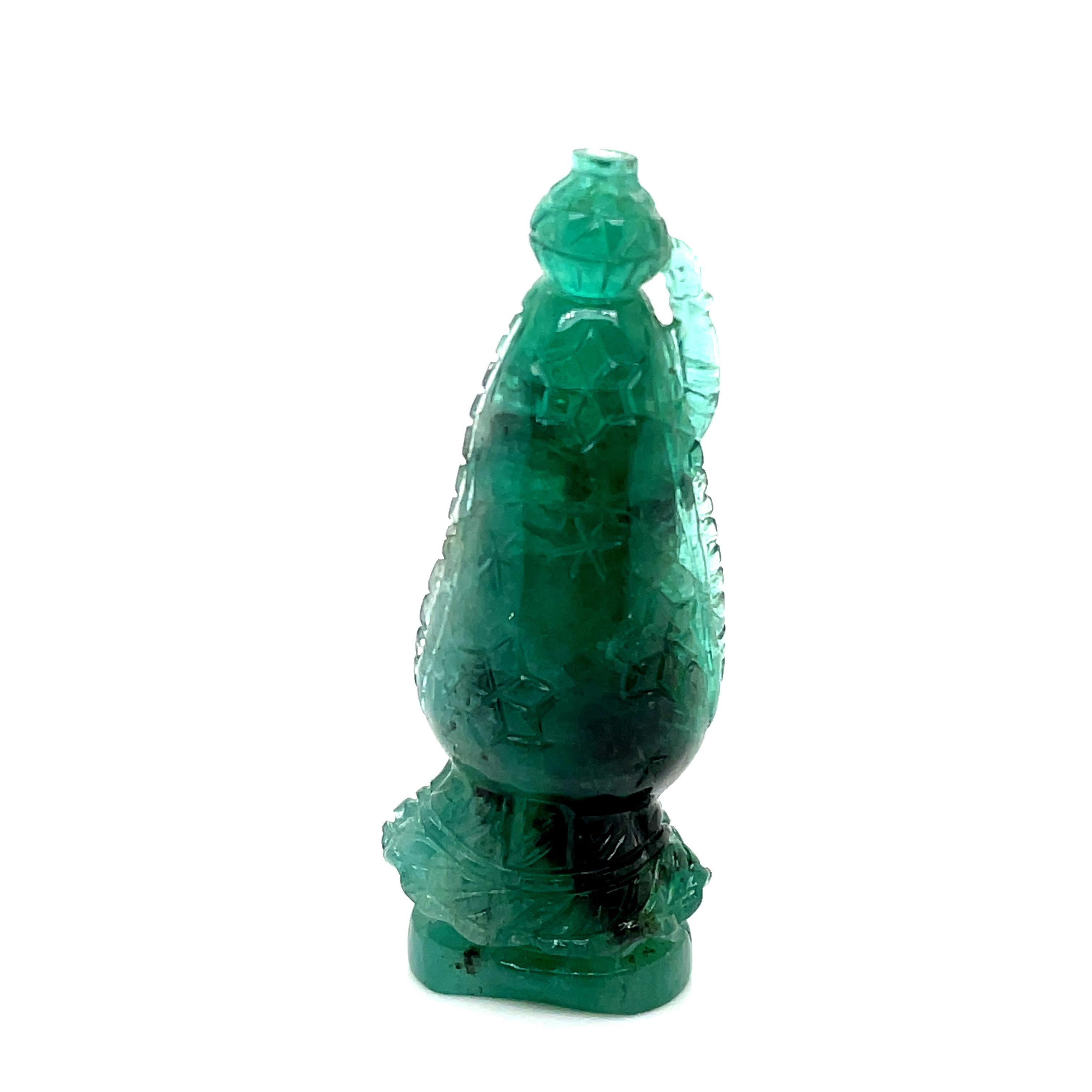 Natural Carved Emerald Cts 106.02 Lady Holding Makta In New Condition For Sale In Hong Kong, HK