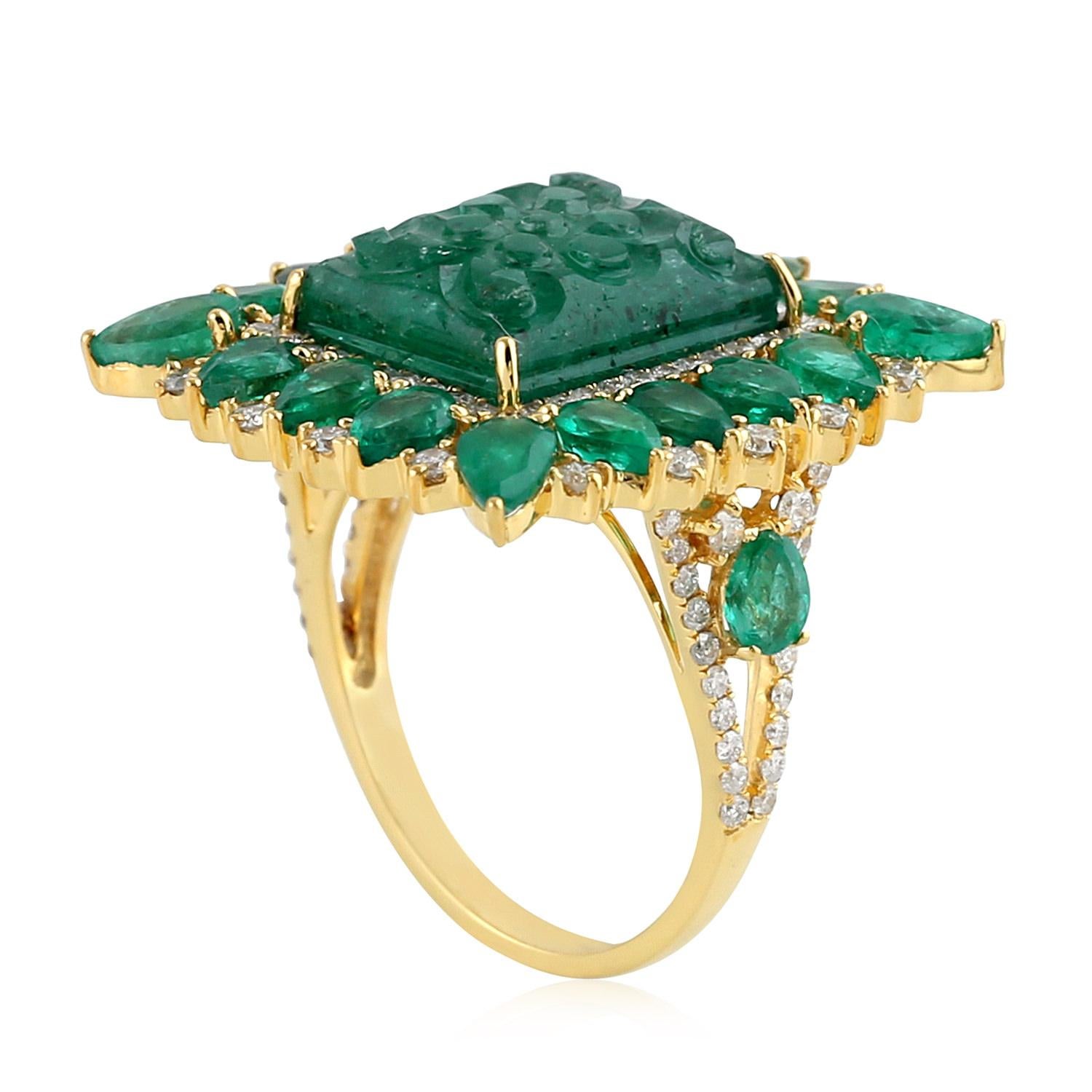 Natural Carved Emerald Vintage Ring Diamond Halo 18K Yellow Gold In Excellent Condition For Sale In Laguna Niguel, CA