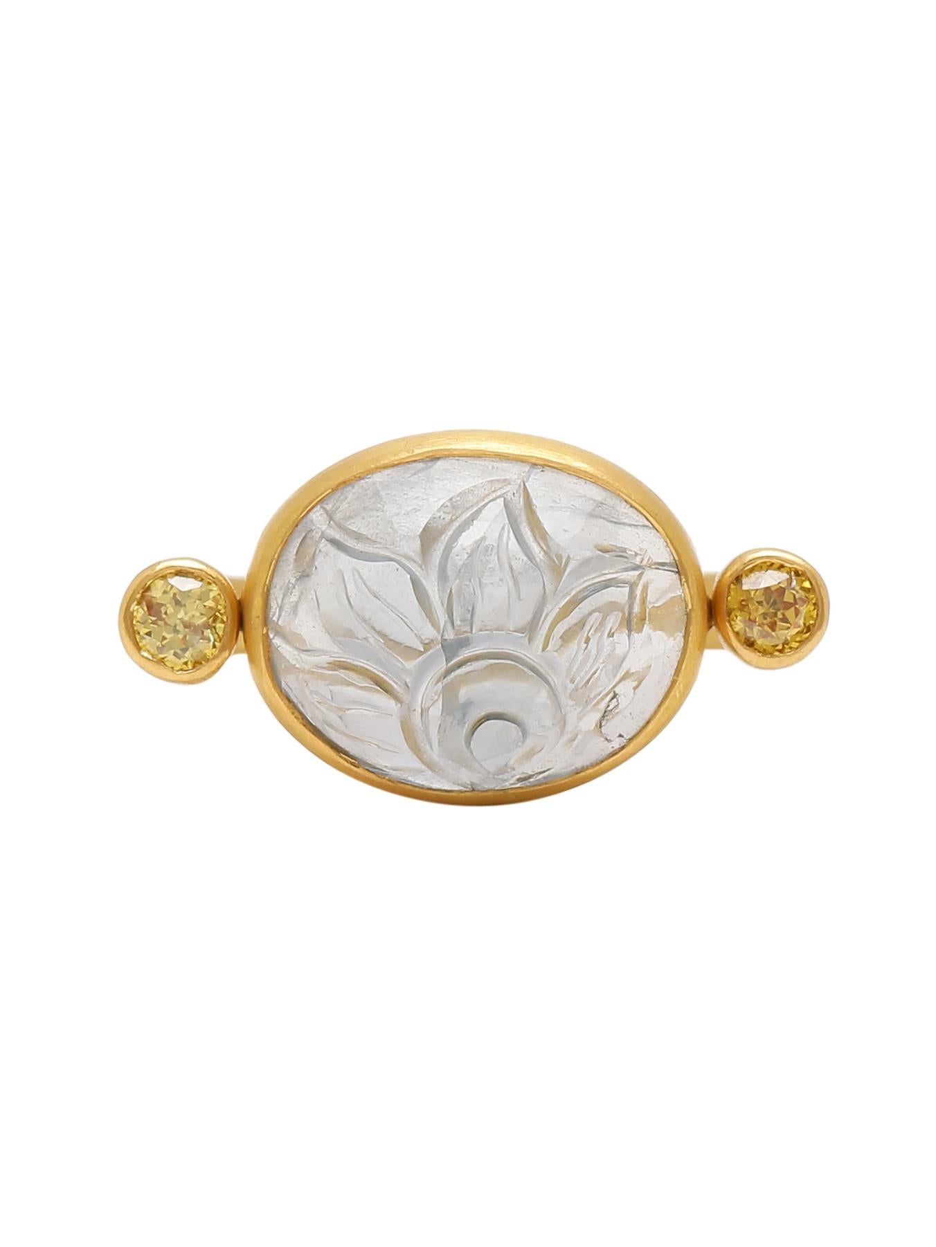 Anillo Móvil de Zafiro Natural Tallado y Diamante en Oro de 22 Kilates Acabado Mate Cabujón en venta