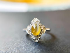 Anello con diamante e crisoberillo "occhio di gatto" naturale, gioiello di alta gioielleria in oro bianco 18 carati