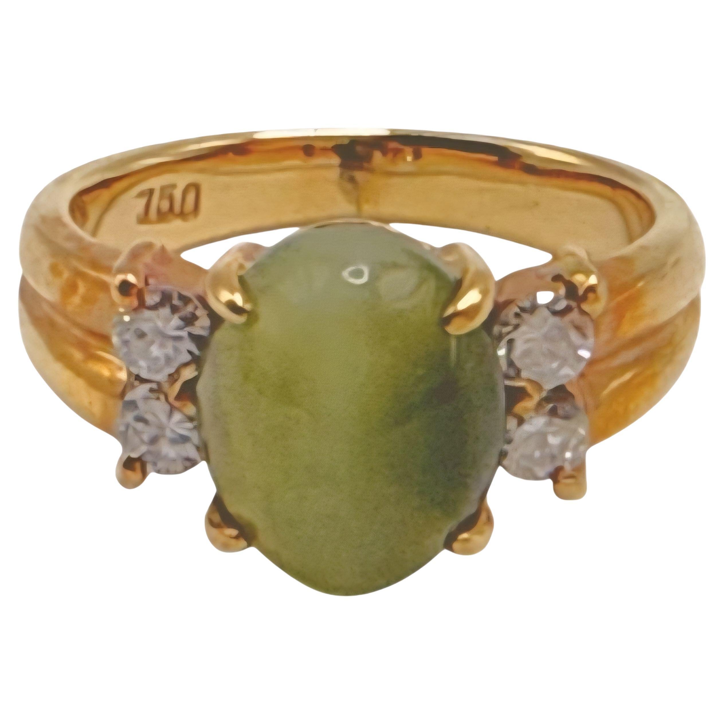 Natural Cat’s Eye Gemstone and Diamond Ring in 18K Yellow Gold en venta