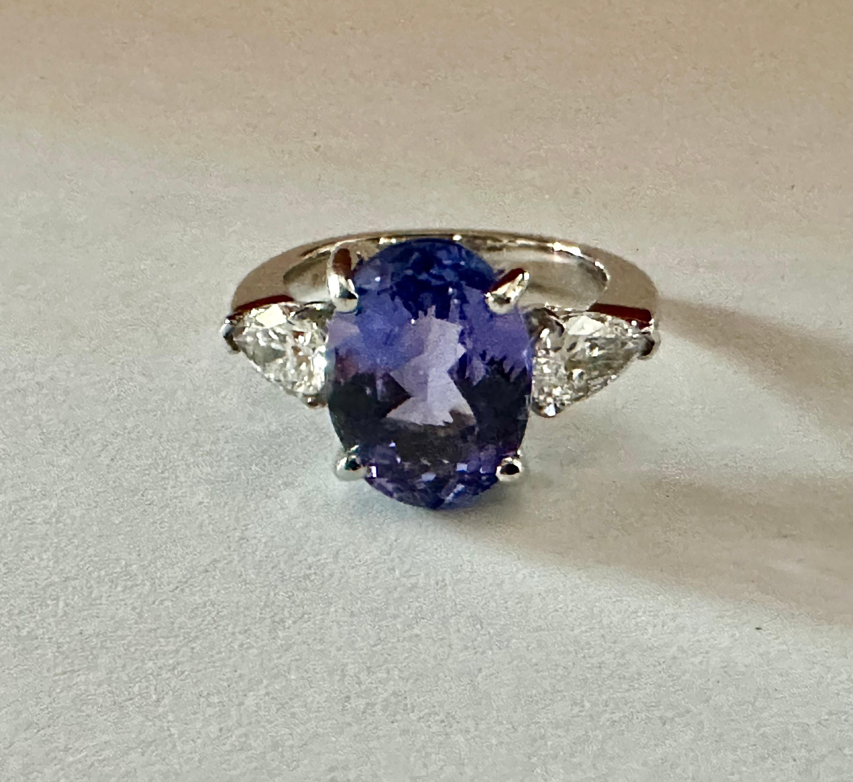 Anillo de platino con tanzanita y diamantes de talla oval y centro natural, T 4,00 ct, D 1,33 ct en venta 1
