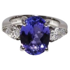 Anello in platino con tanzanite e diamanti taglio ovale centrale Nature, T 4.00 Ct., D 1.33 Ct.