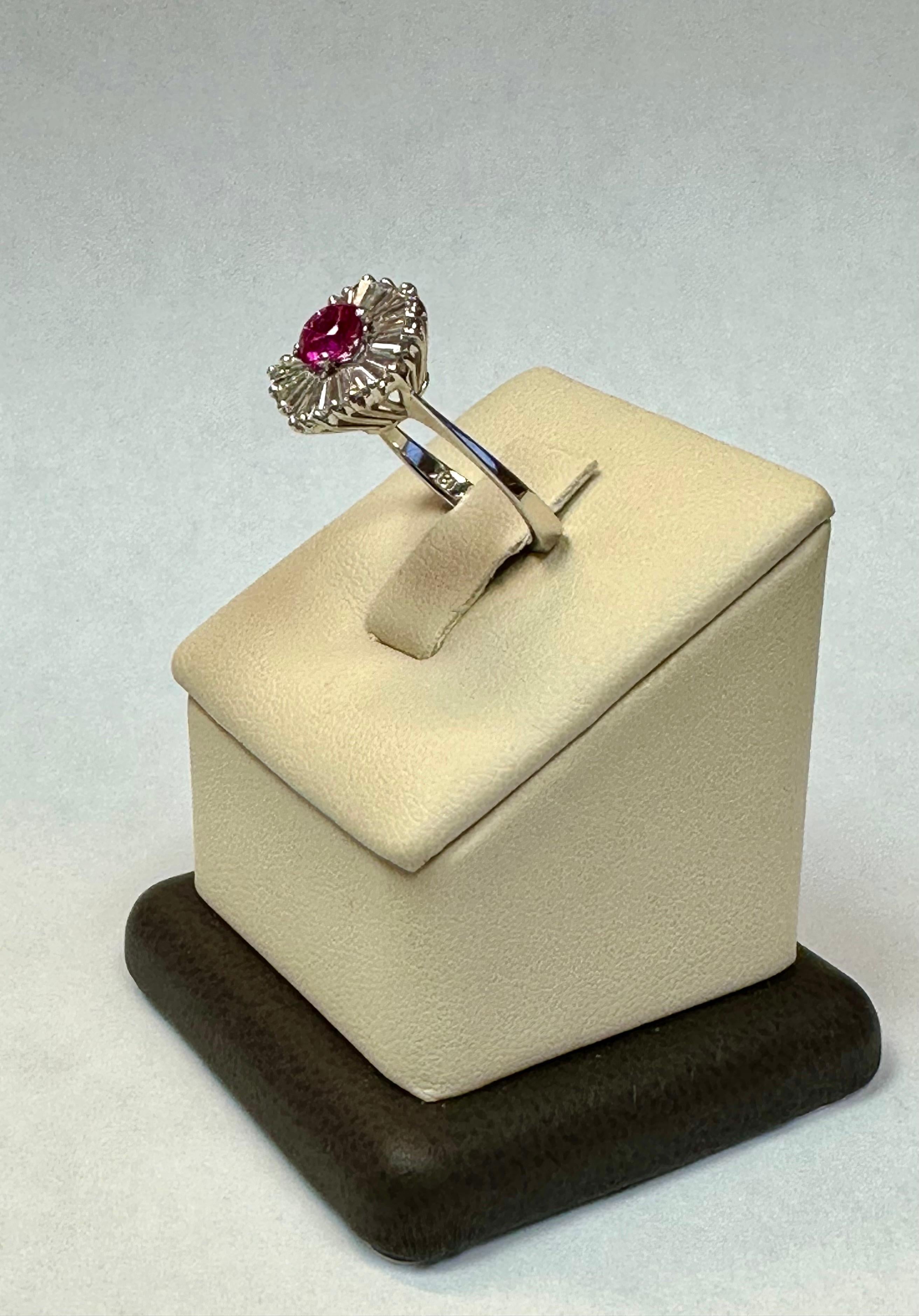 Anillo de 18 quilates con zafiro rosa y diamante de forma redonda central natural S 1,10CT, D 1,95 CT Corte redondo en venta