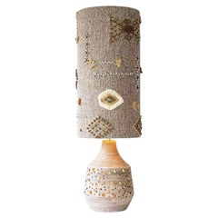 Lampe en céramique naturelle dans le style de Pelletier, abat-jour brodé sur mesure