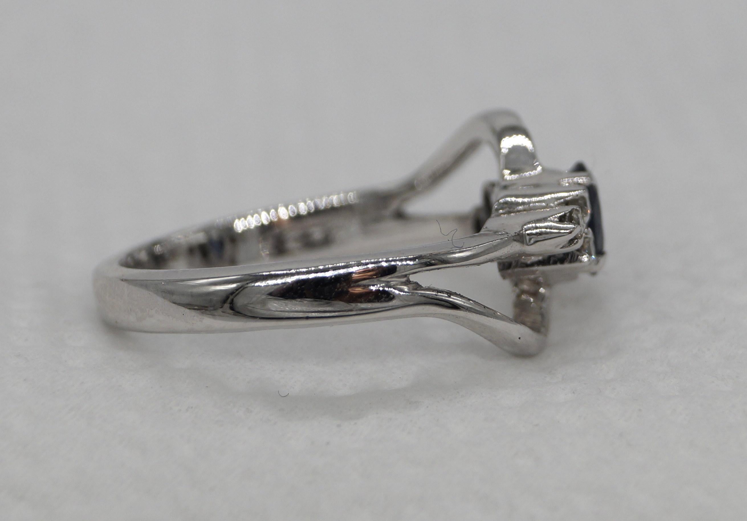 Natural Certified Diamond & Blue Sapphire Ring White Gold Band Vermeil Ring In New Condition For Sale In Delhi, DL