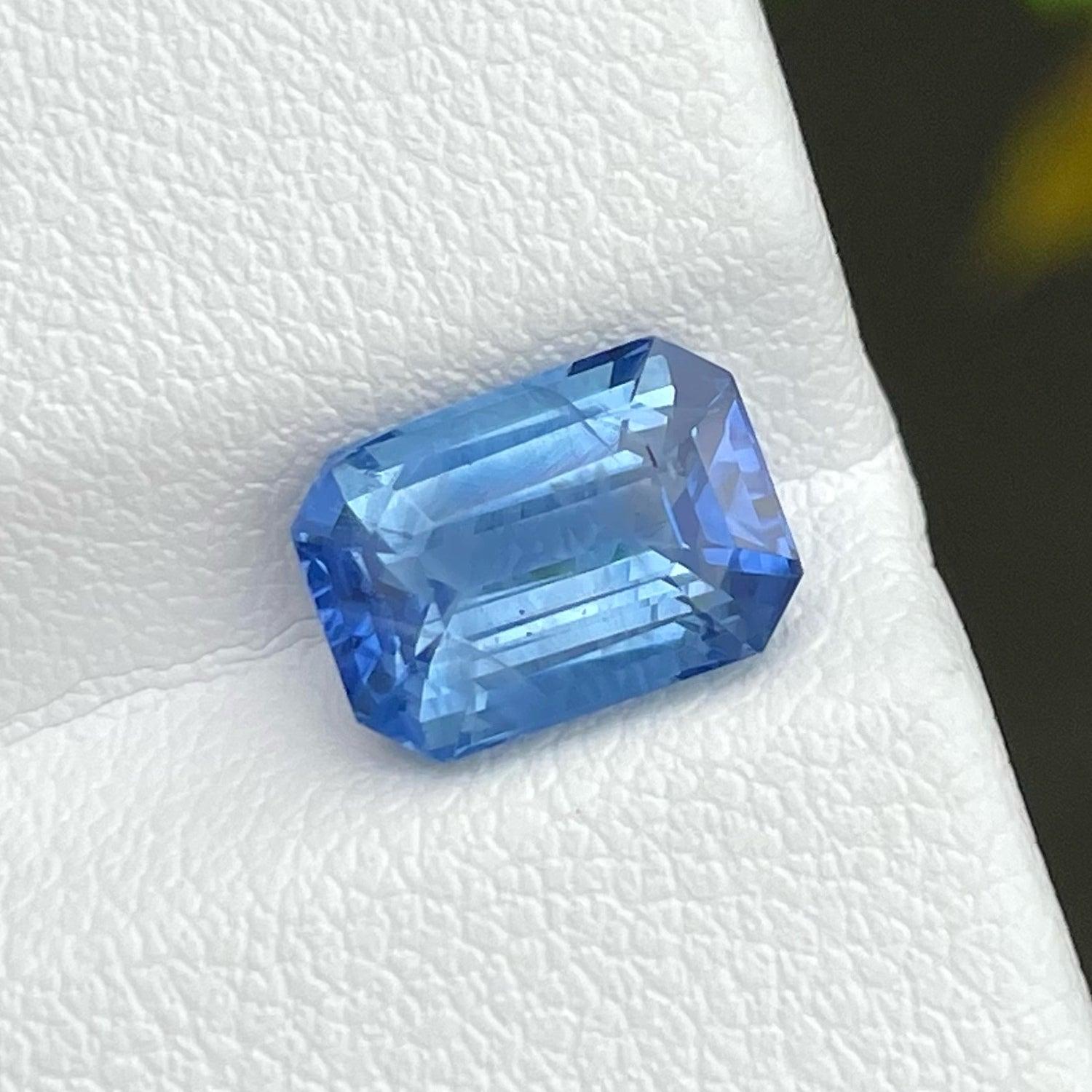 Modern Natural Ceylon Cornflower Blue Sapphire 3.06 Carats Gemstone for Ring Jewelry