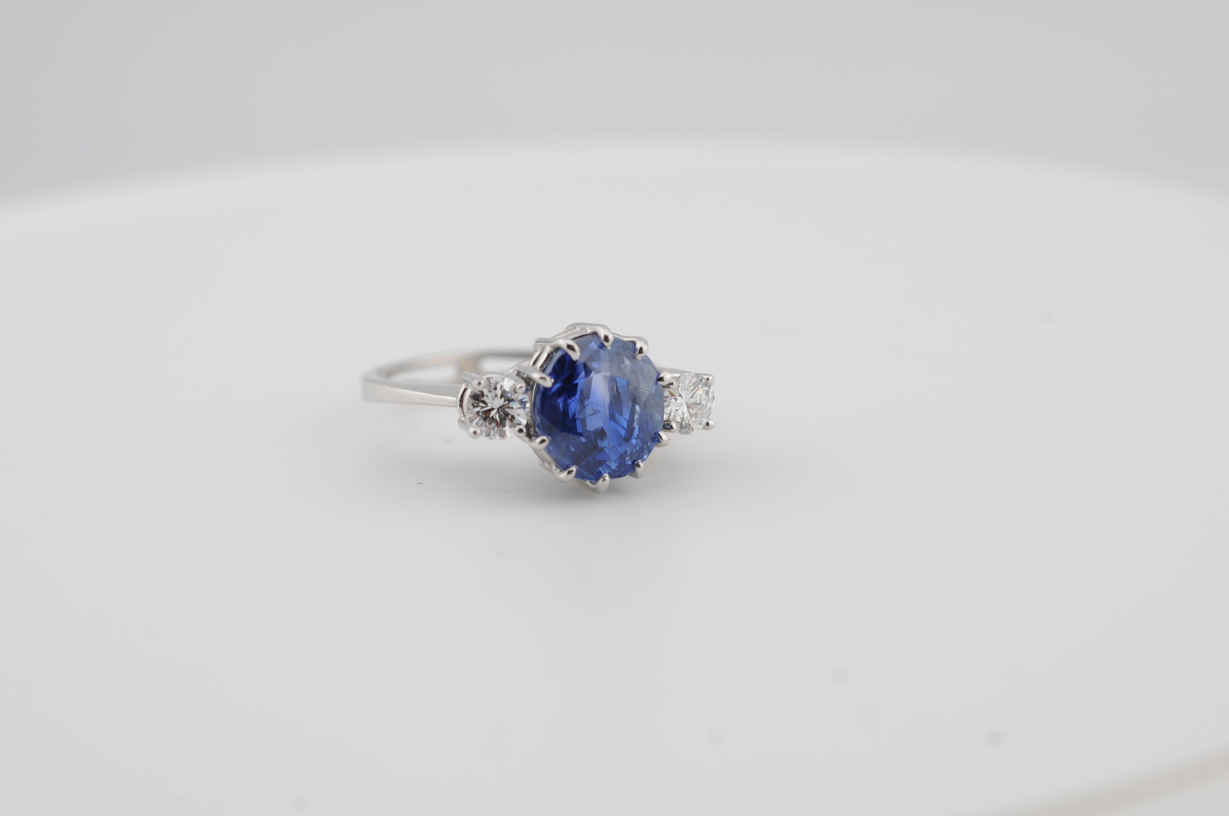 Natural Ceylon Sapphire 4.5ct Ring with VVS1 F Diamonds DSEF Certifie in vendita 2