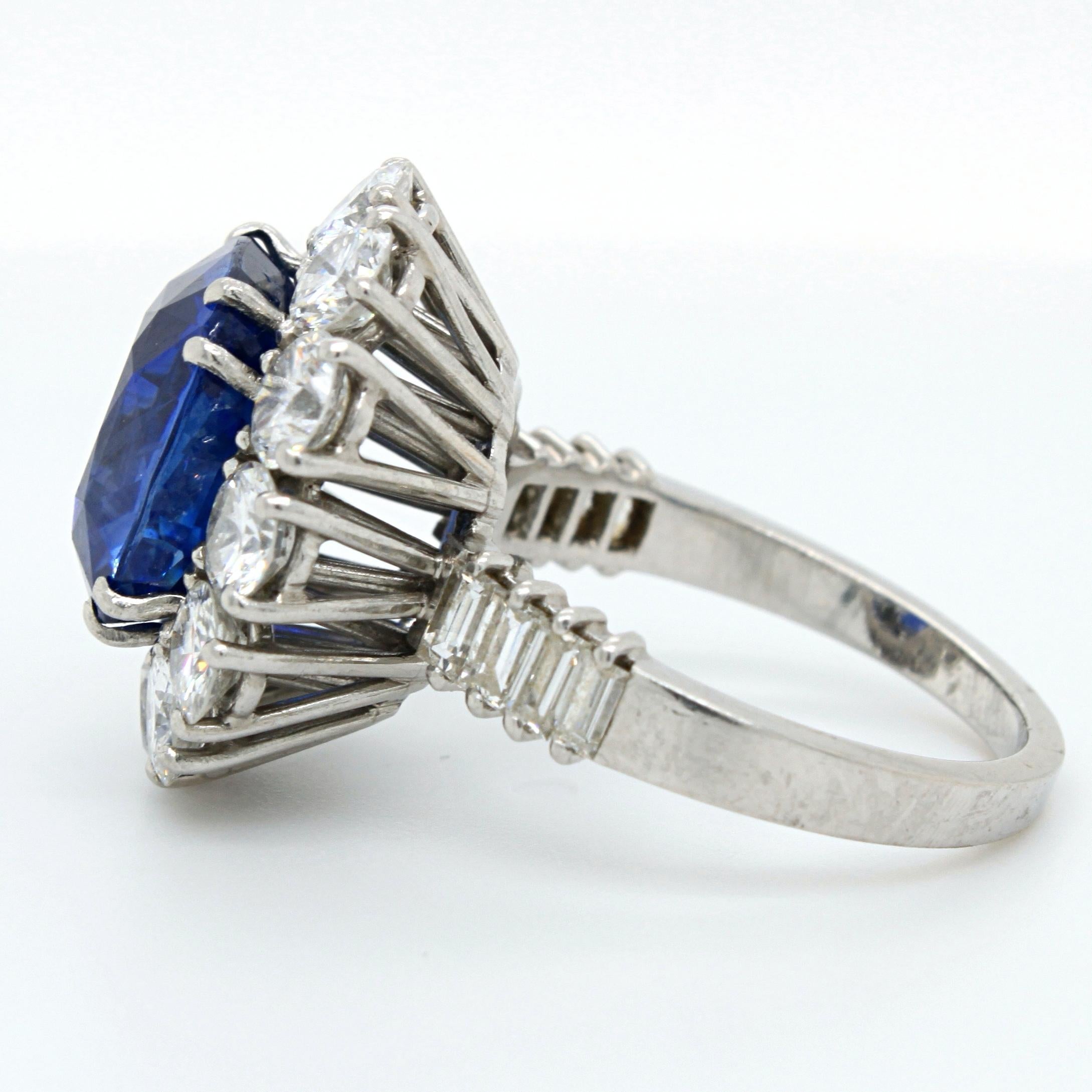 Natural Ceylon Sapphire and Diamond Lady Diana Ring In Excellent Condition In Idar-Oberstein, DE