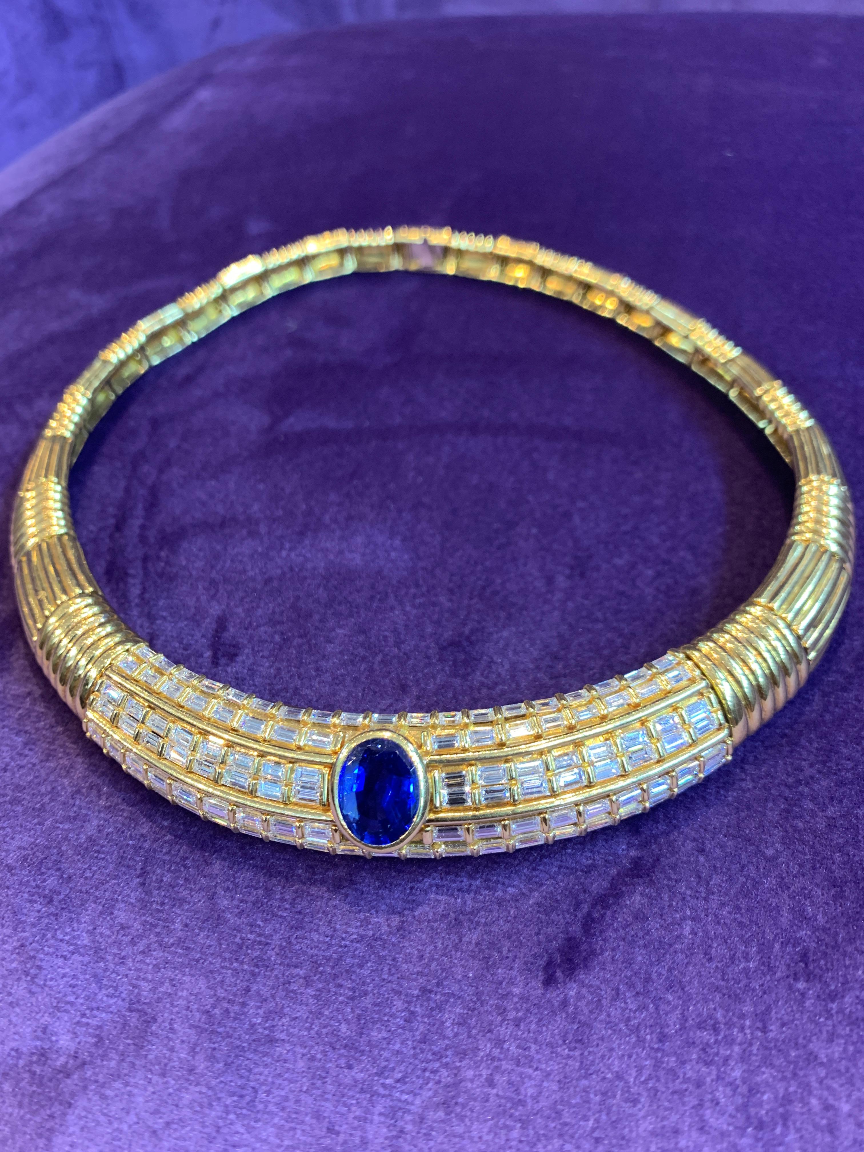 Collana d'oro con zaffiro naturale di Ceylon e diamanti In condizioni ottime in vendita a New York, NY