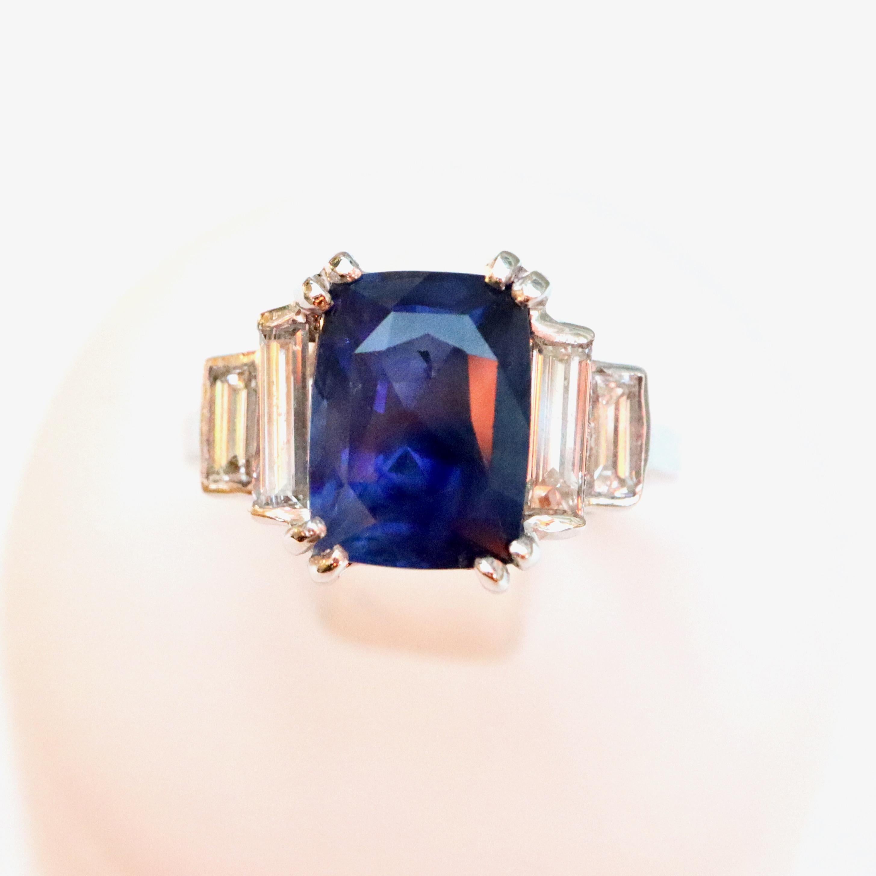 Natural Ceylon Sapphire Ring 4.59 Carat 18 Carat White Gold with Diamonds In Good Condition For Sale In Paris, FR