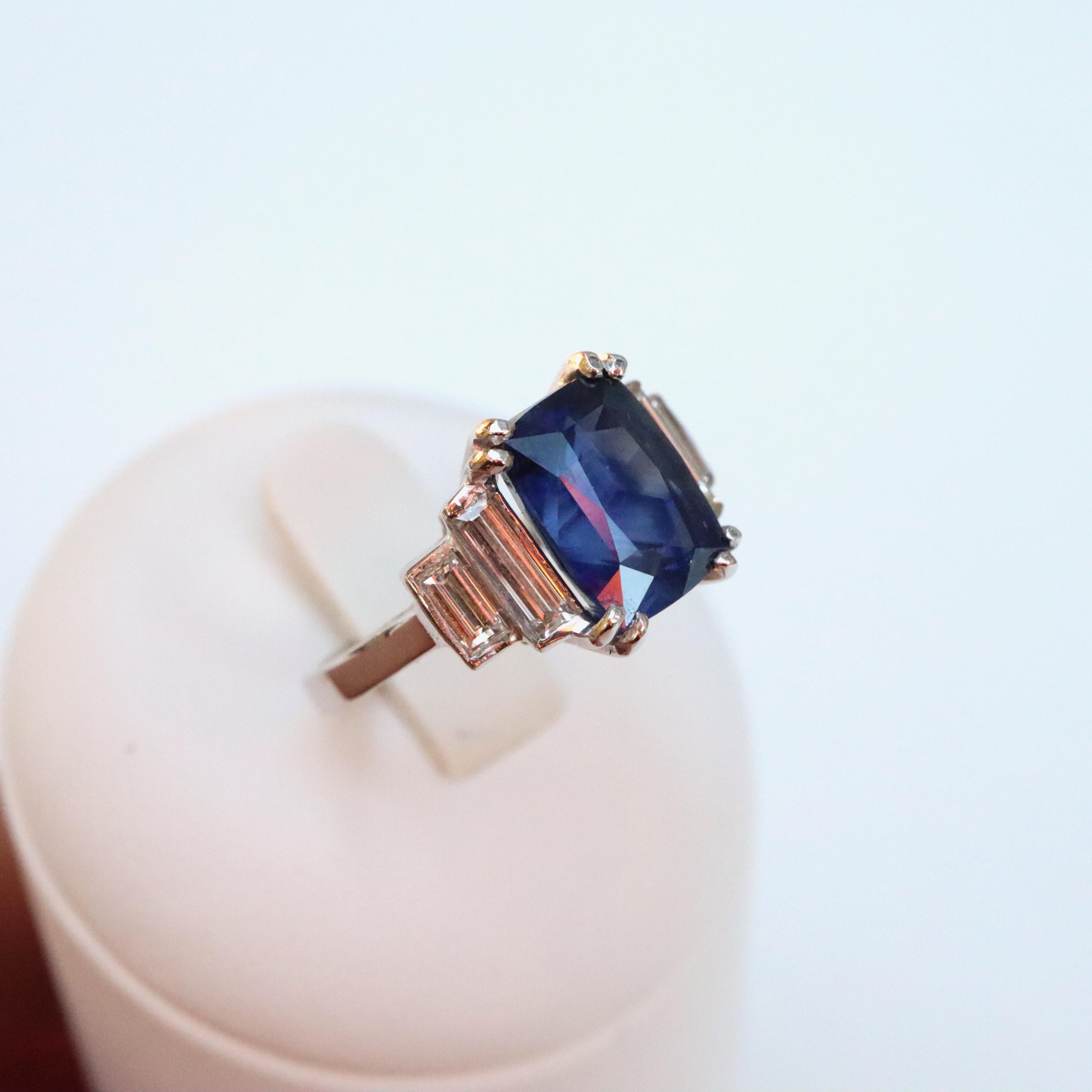Natural Ceylon Sapphire Ring 4.59 Carat 18 Carat White Gold with Diamonds For Sale 2