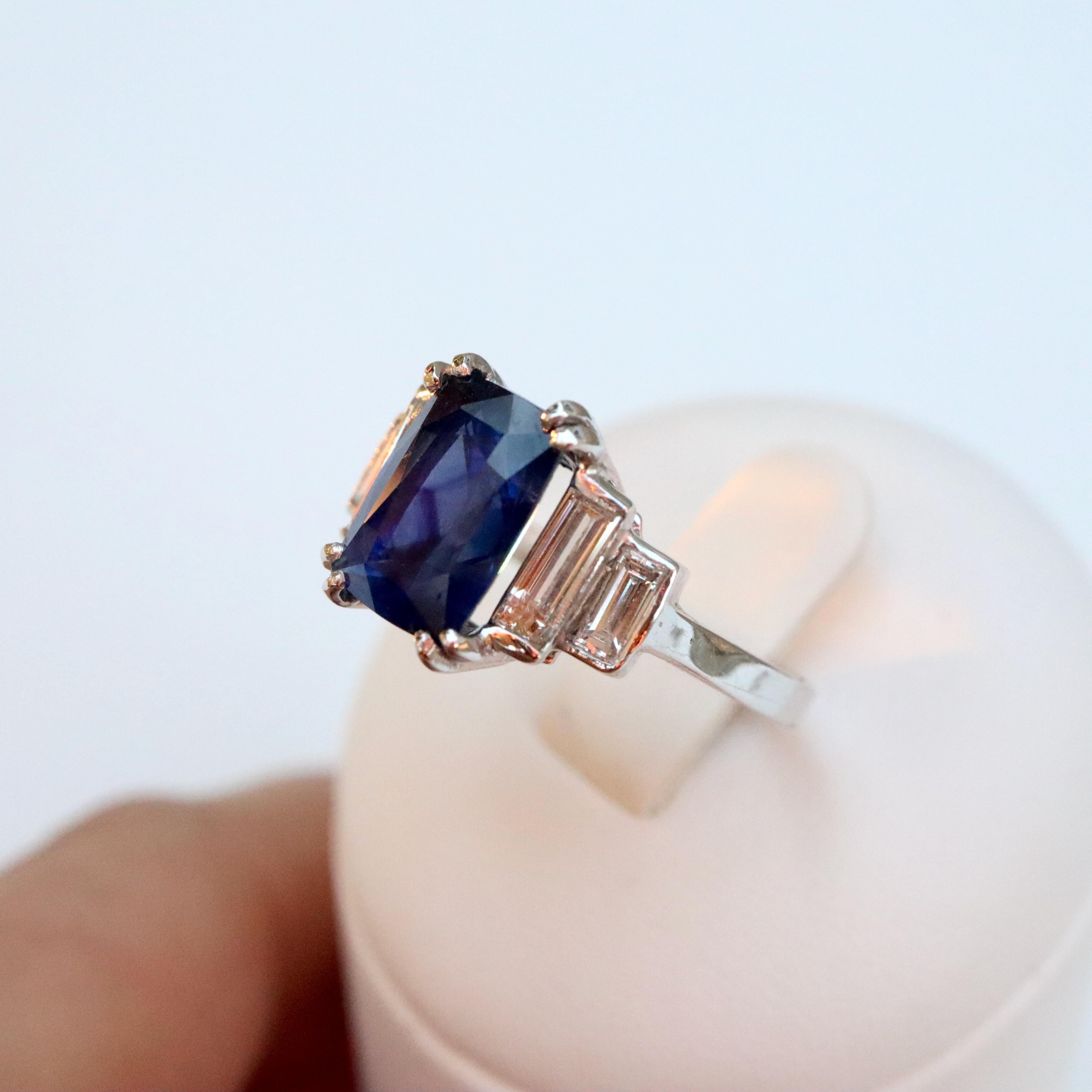 Natural Ceylon Sapphire Ring 4.59 Carat 18 Carat White Gold with Diamonds For Sale 3