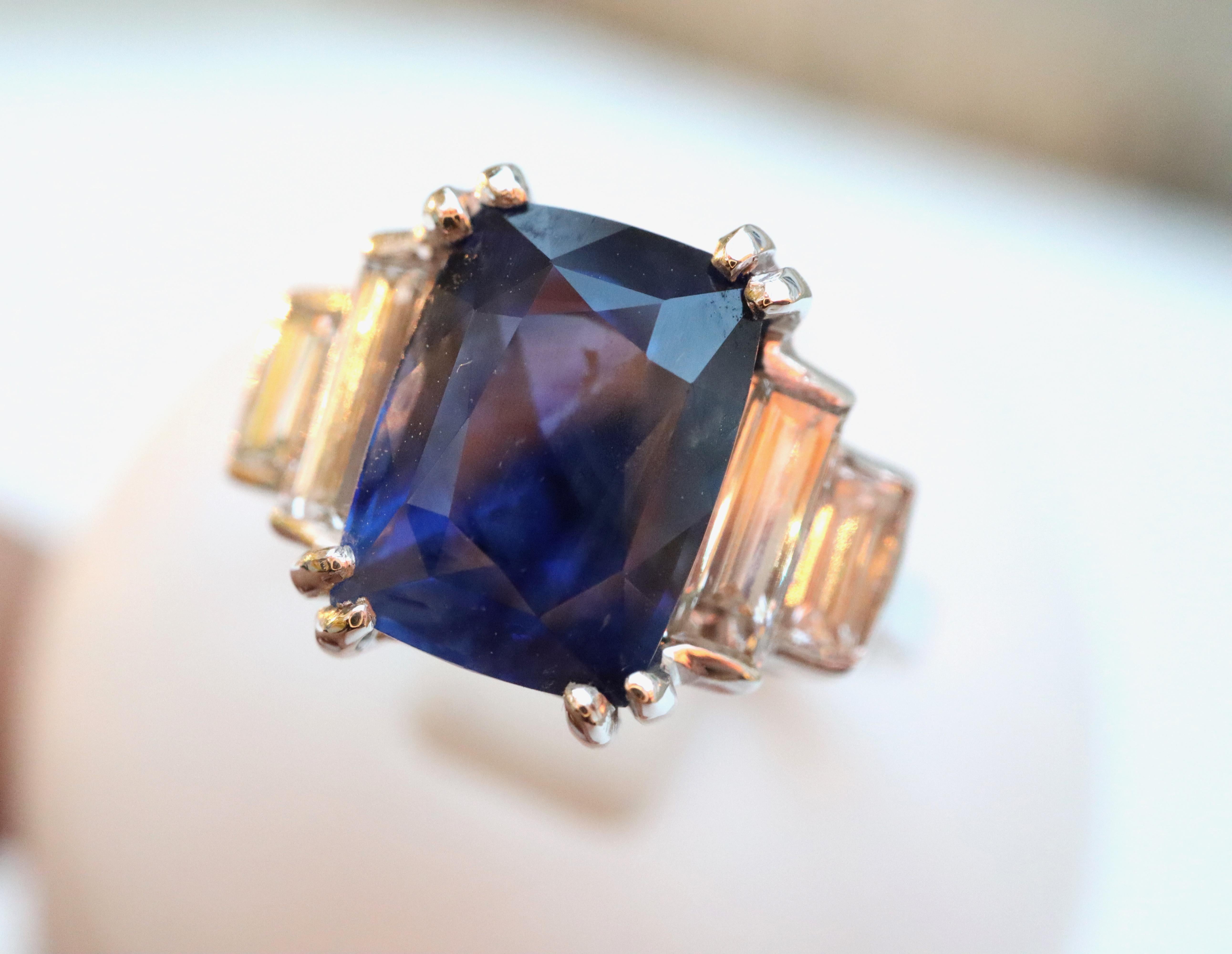 Natural Ceylon Sapphire Ring 4.59 Carat 18 Carat White Gold with Diamonds For Sale 4