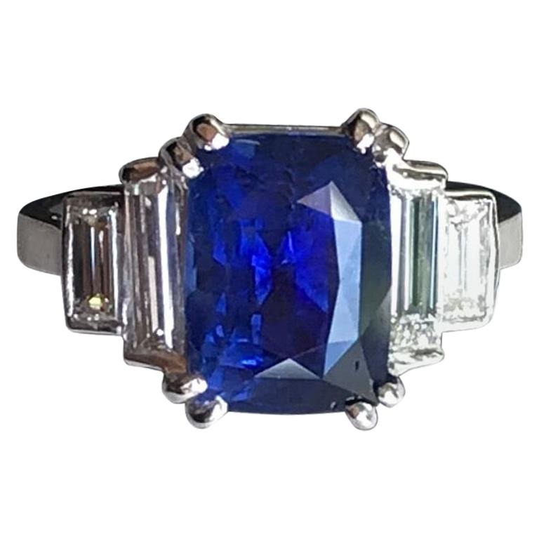 Natural Ceylon Sapphire Ring 4.59 Carat 18 Carat White Gold with Diamonds For Sale