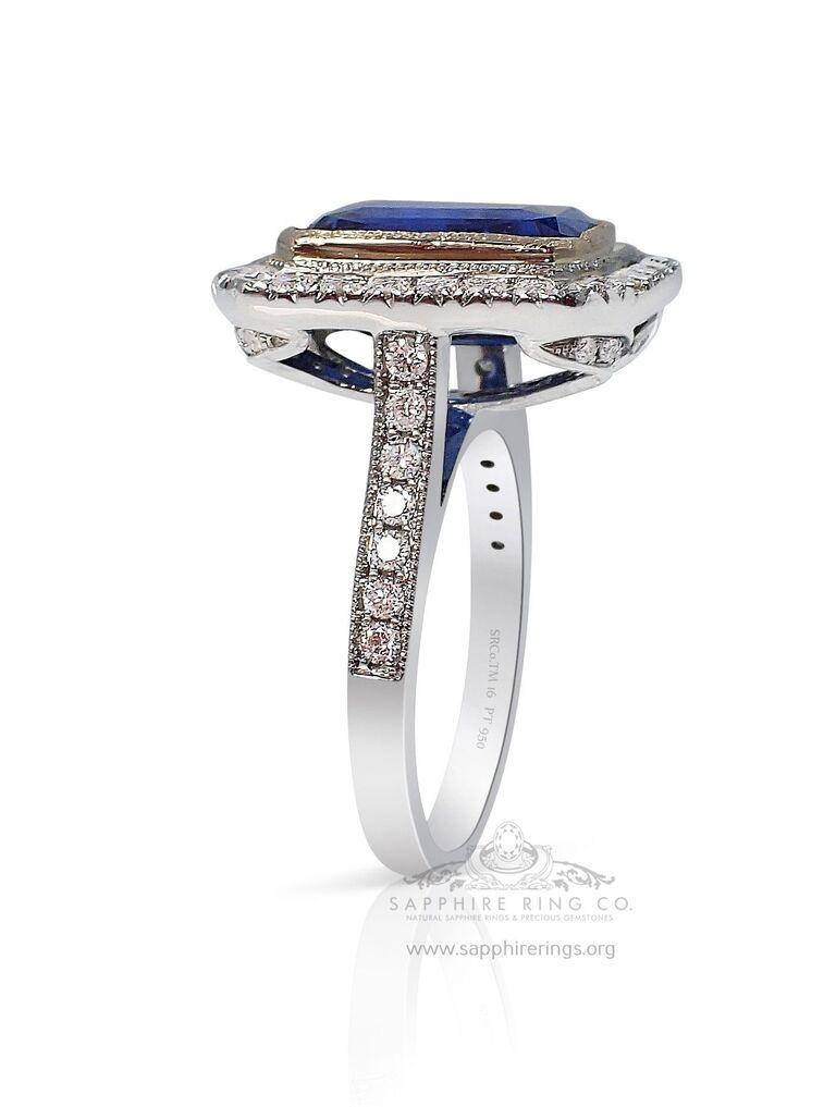 Women's or Men's Natural Sapphire Ring, 6.02 Carat Emerald Cut GIA Certified For Sale