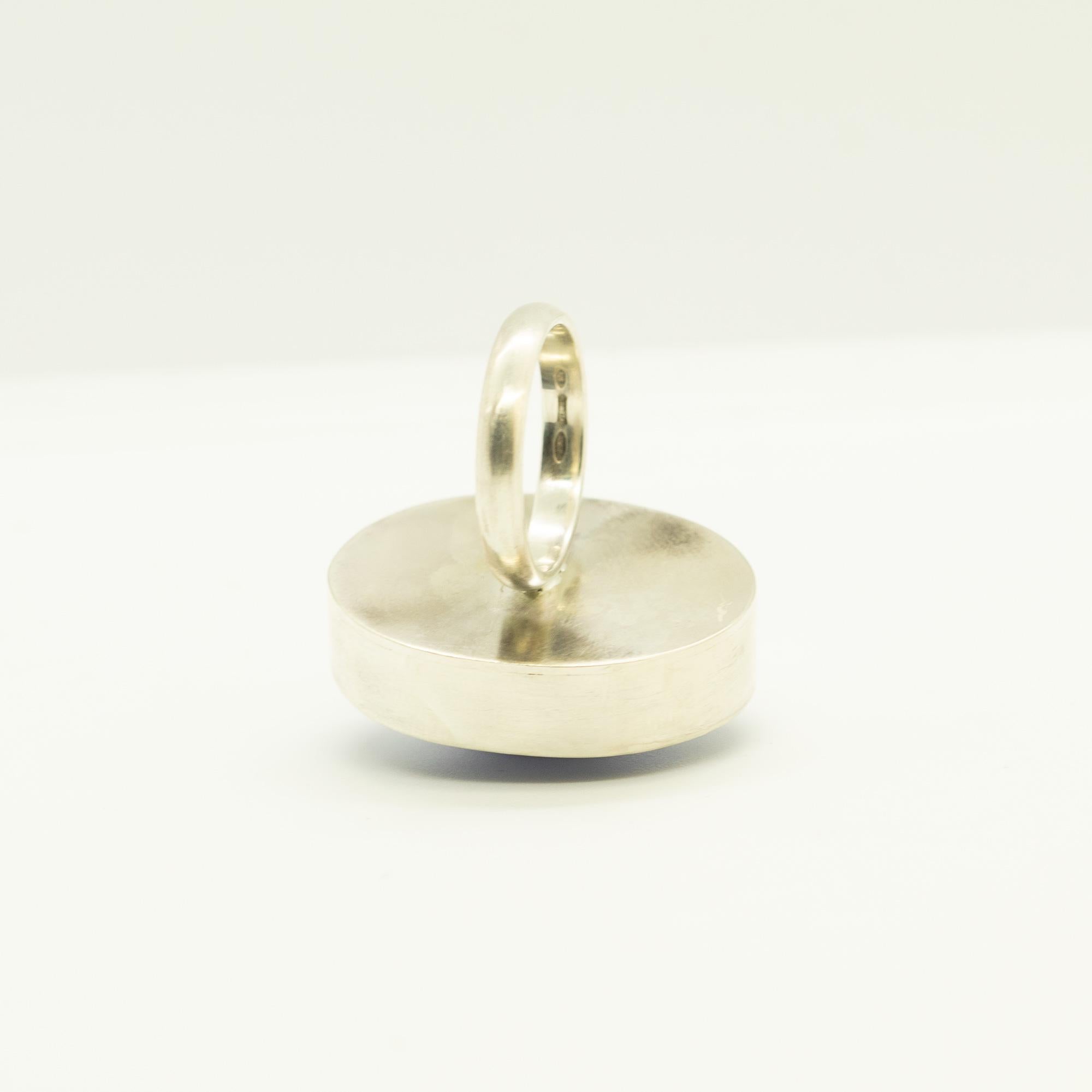 Anillo Intini Jewels de cóctel ovalado con bisel de calcedonia natural de plata de ley 925 en Nuevo estado para la venta en Milano, IT