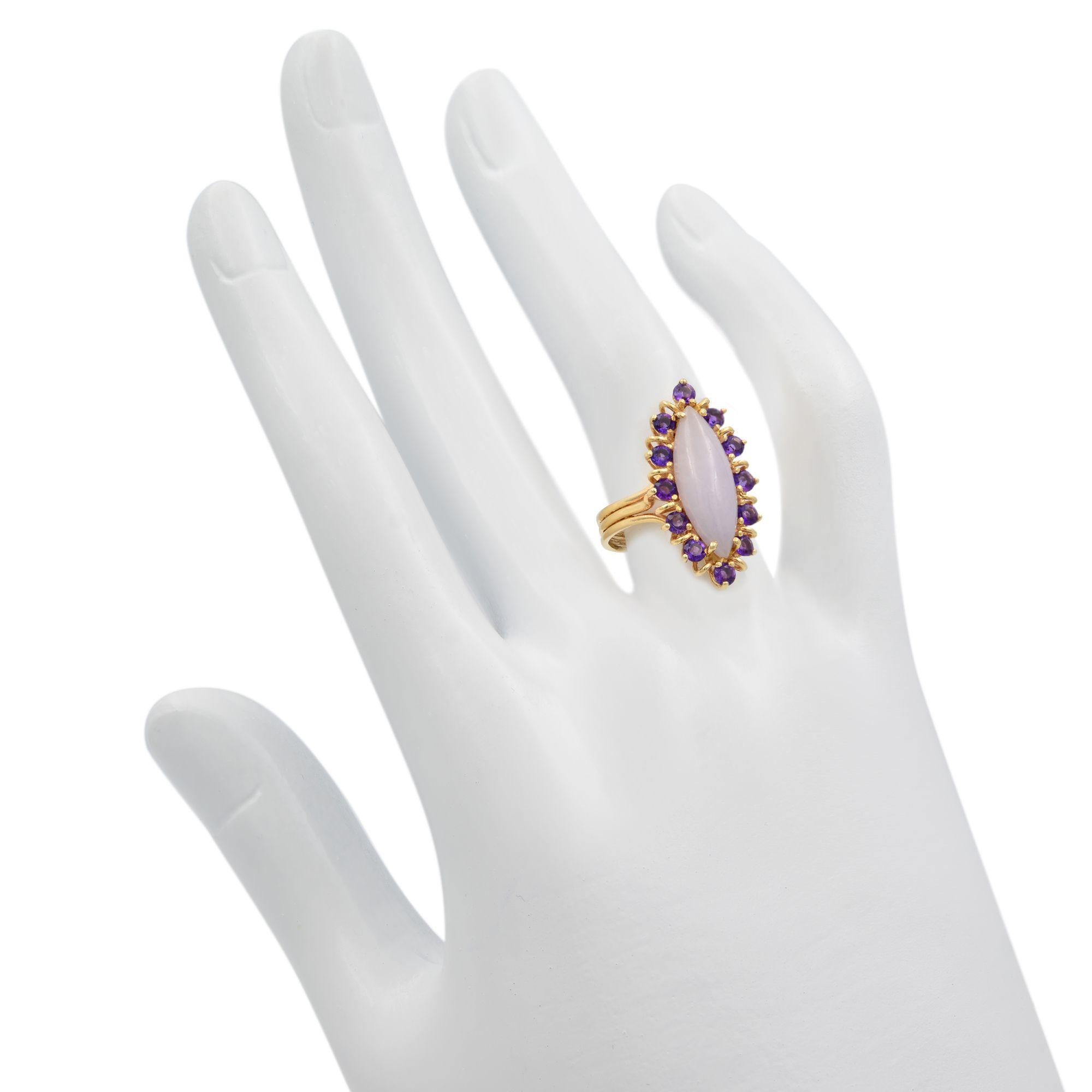 Natural Chalcedony Stone with Amethyst Cocktail Ring 18K Yellow Gold In Good Condition For Sale In New York, NY