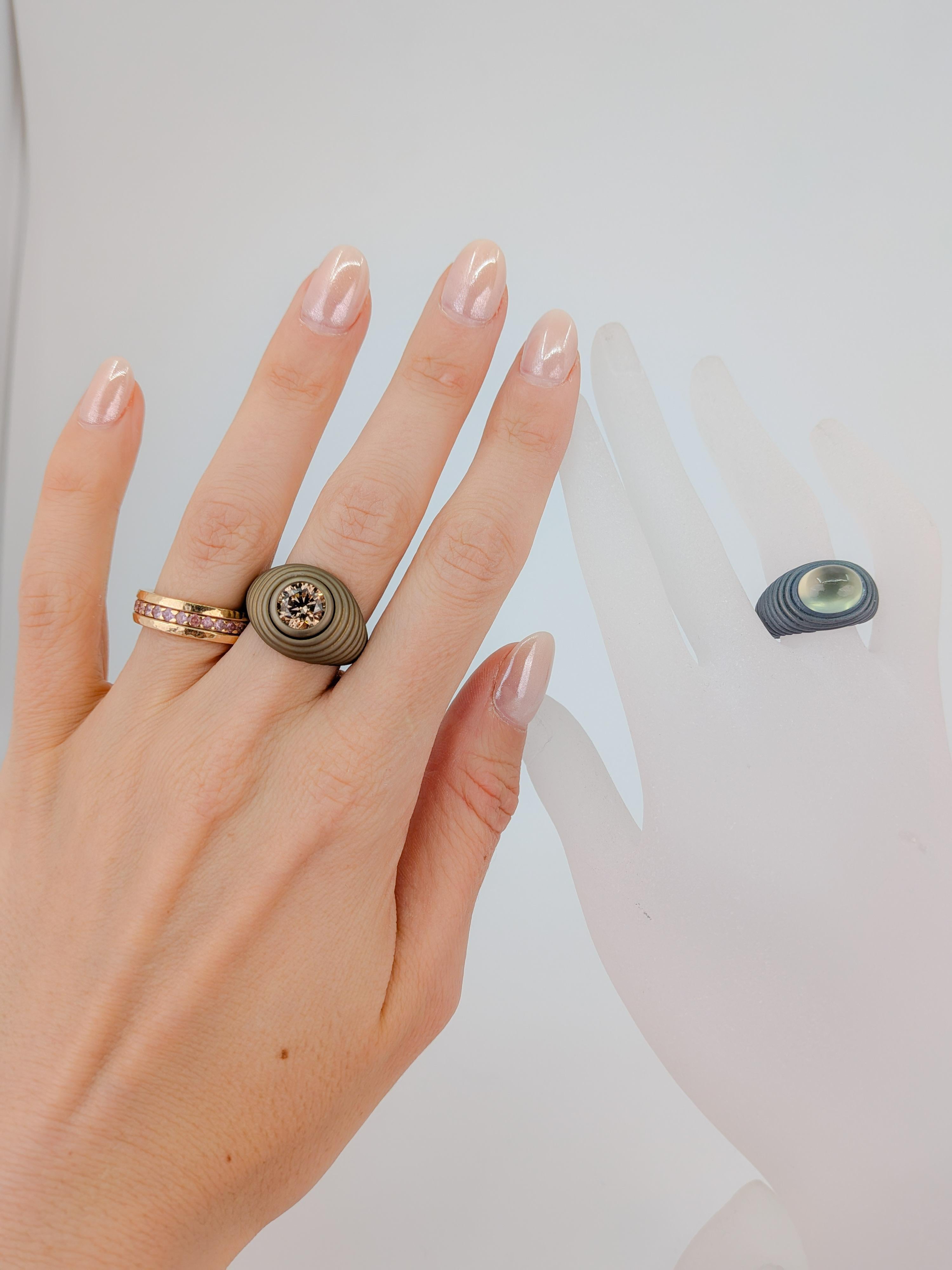 Bague en titane doré avec diamant en champagne naturel par MXHM en vente 3