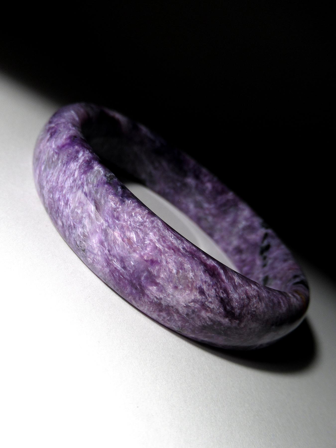 Natürliche Charoite Armreif feine Qualität Edelstein Geschenk für Frau im Angebot 3