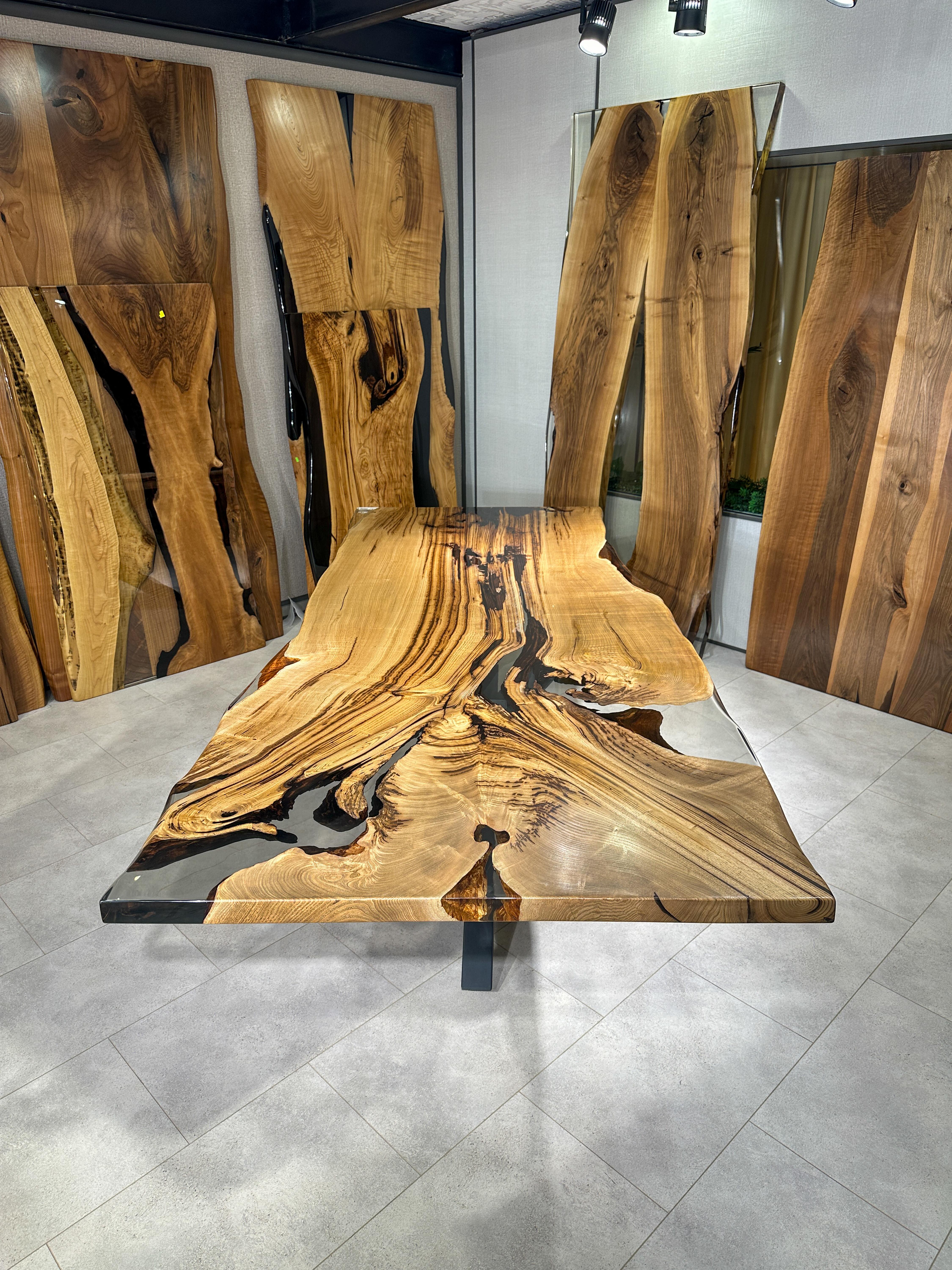Turc Table de salle à manger en bois Light Wood en résine époxy Châtaignier Naturel en vente
