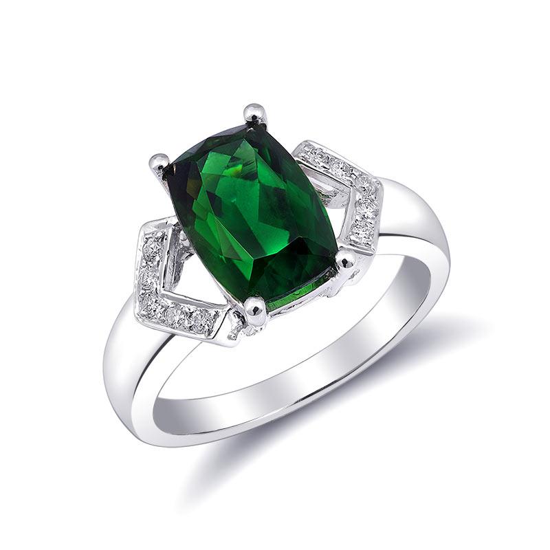 Experience the captivating allure of natural chrome tourmaline with this exquisite 18K white gold ring. Complemented by sparkling diamonds, this piece showcases exceptional craftsmanship and the vibrant beauty of these precious gemstones. Perfect