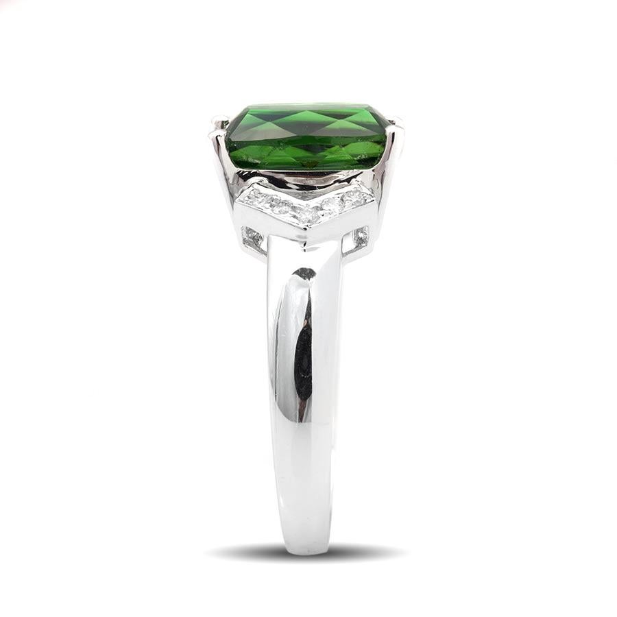 Natural Chrome Tourmaline Gemstone 3.00 cts in 18K White Gold Ring with Diamonds In New Condition For Sale In Los Angeles, CA