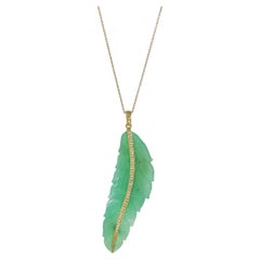 Pendentif feuille de chrysoprase naturelle avec veine de diamant en or 18K