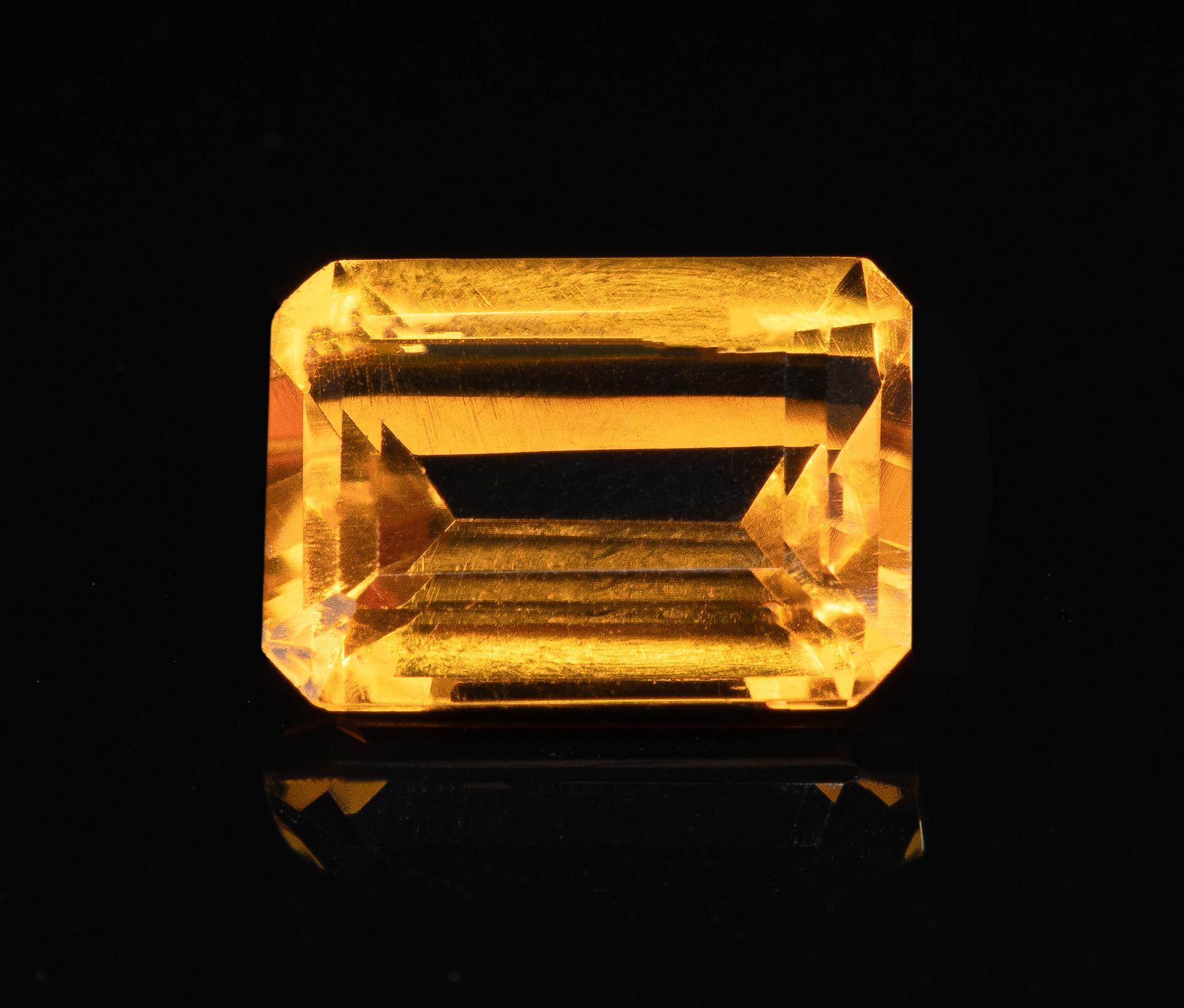 Contemporary Natural Citrine 6.83 Carat Emerald Cut Loose Gemstone For Sale