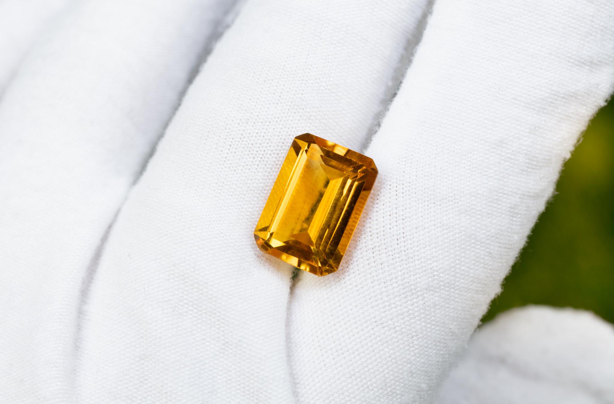 Natürlicher Citrin 6,83 Karat Smaragdschliff Loser Edelstein im Angebot 1
