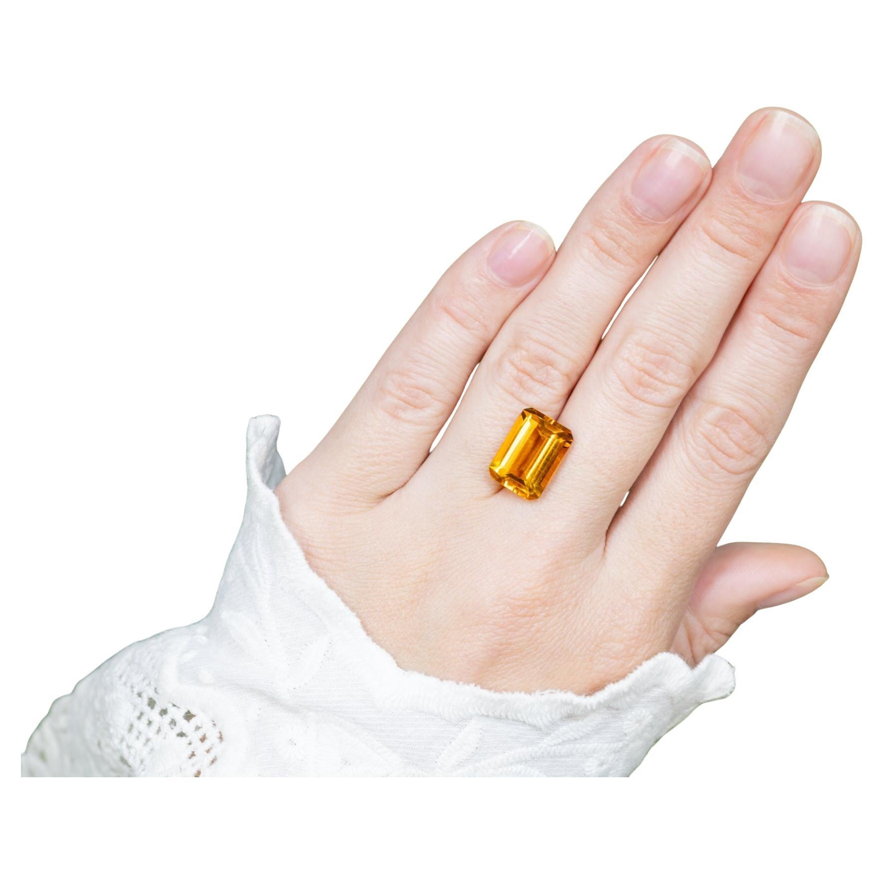 Natürlicher Citrin 6,83 Karat Smaragdschliff Loser Edelstein