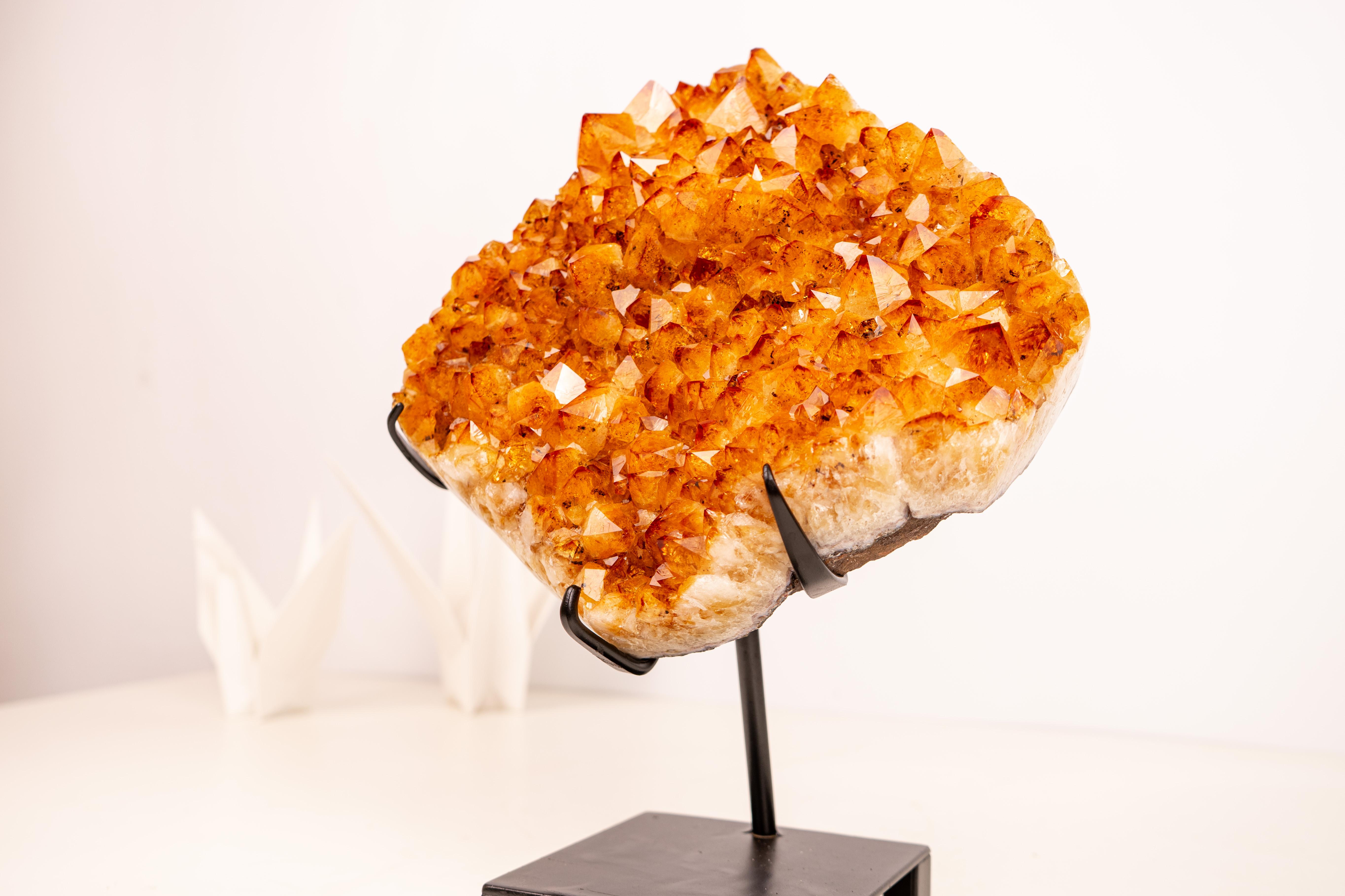 Cluster di Citrino naturale con Druzy arancione di grado AAA su piedistallo in vendita 2