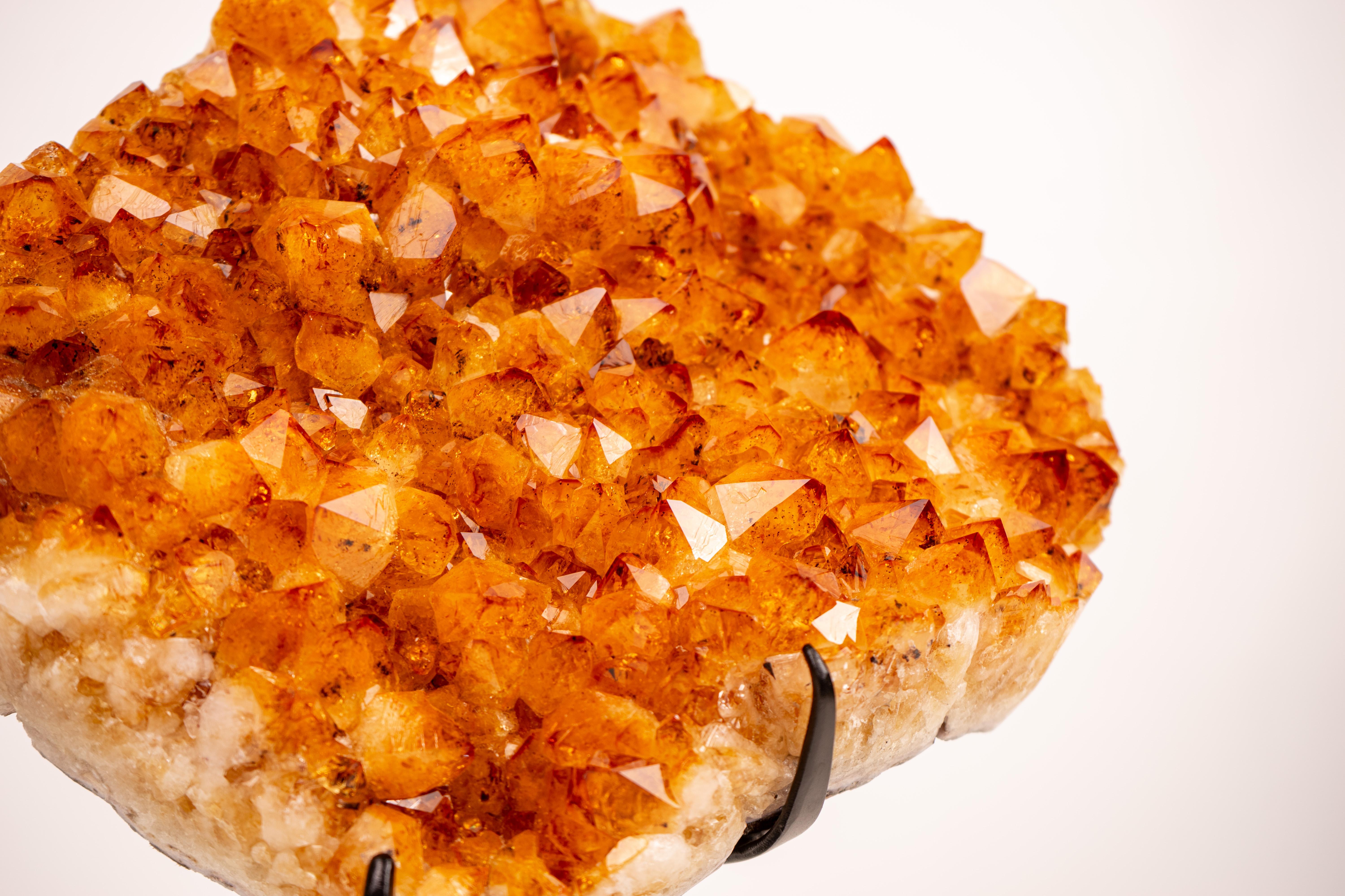 Cluster di Citrino naturale con Druzy arancione di grado AAA su piedistallo in vendita 3