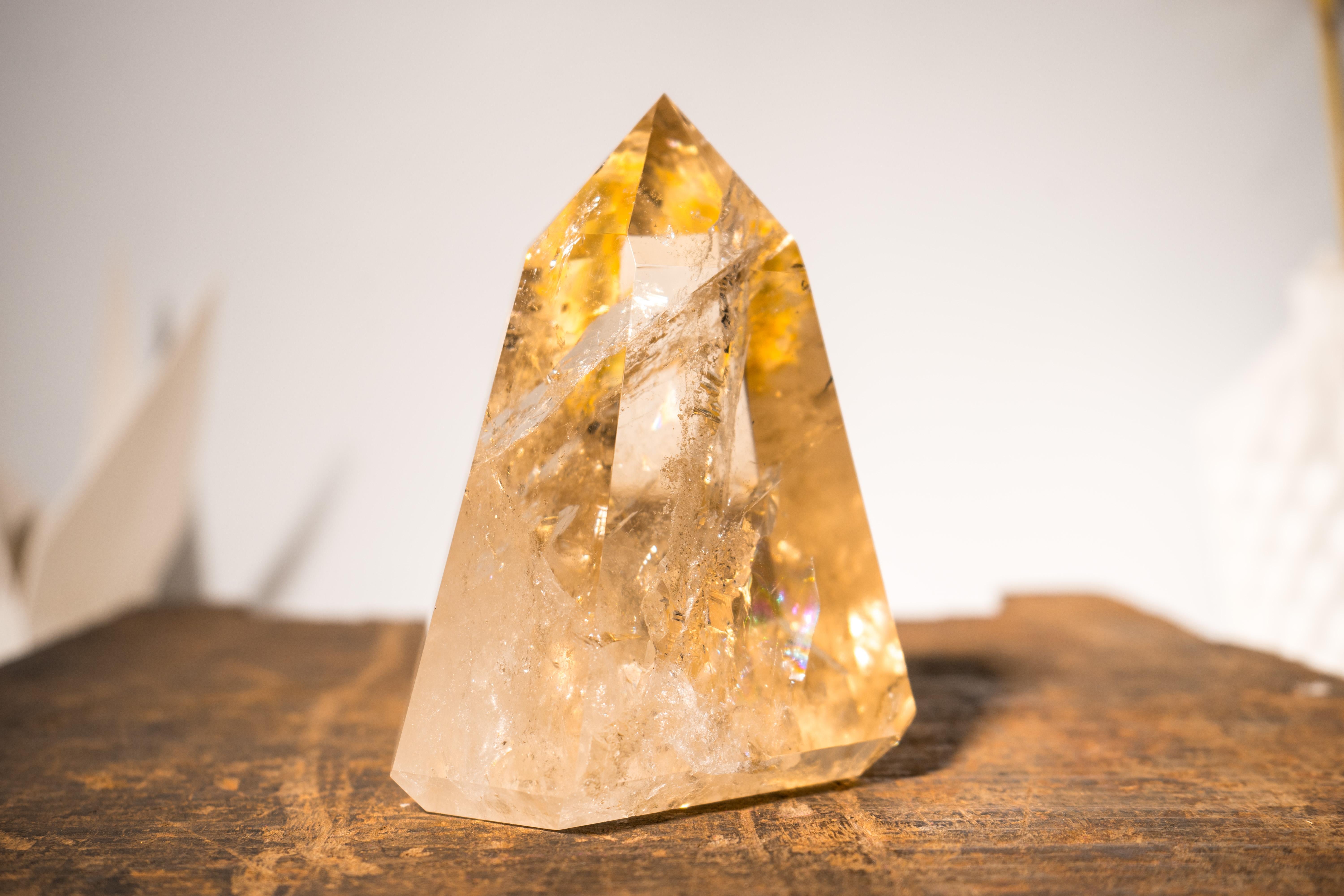 Véritable Citrine Jaune Véritable, Une Citrine de Beauté

▫️ Description

Belle, très énergétique, rare et esthétique, cette citrine naturelle provient directement des célèbres mines d'Araçuaí, au Brésil. Ce qui le rend vraiment spécial, c'est sa