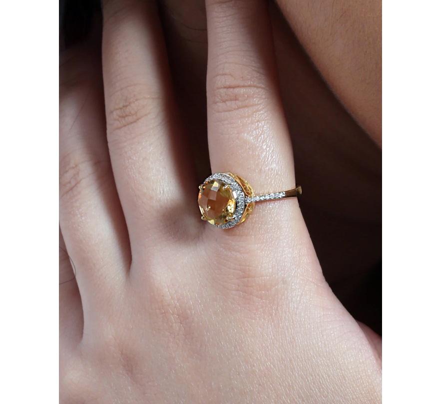 Anello con Citrino naturale e diamanti in oro 18 carati in vendita 1