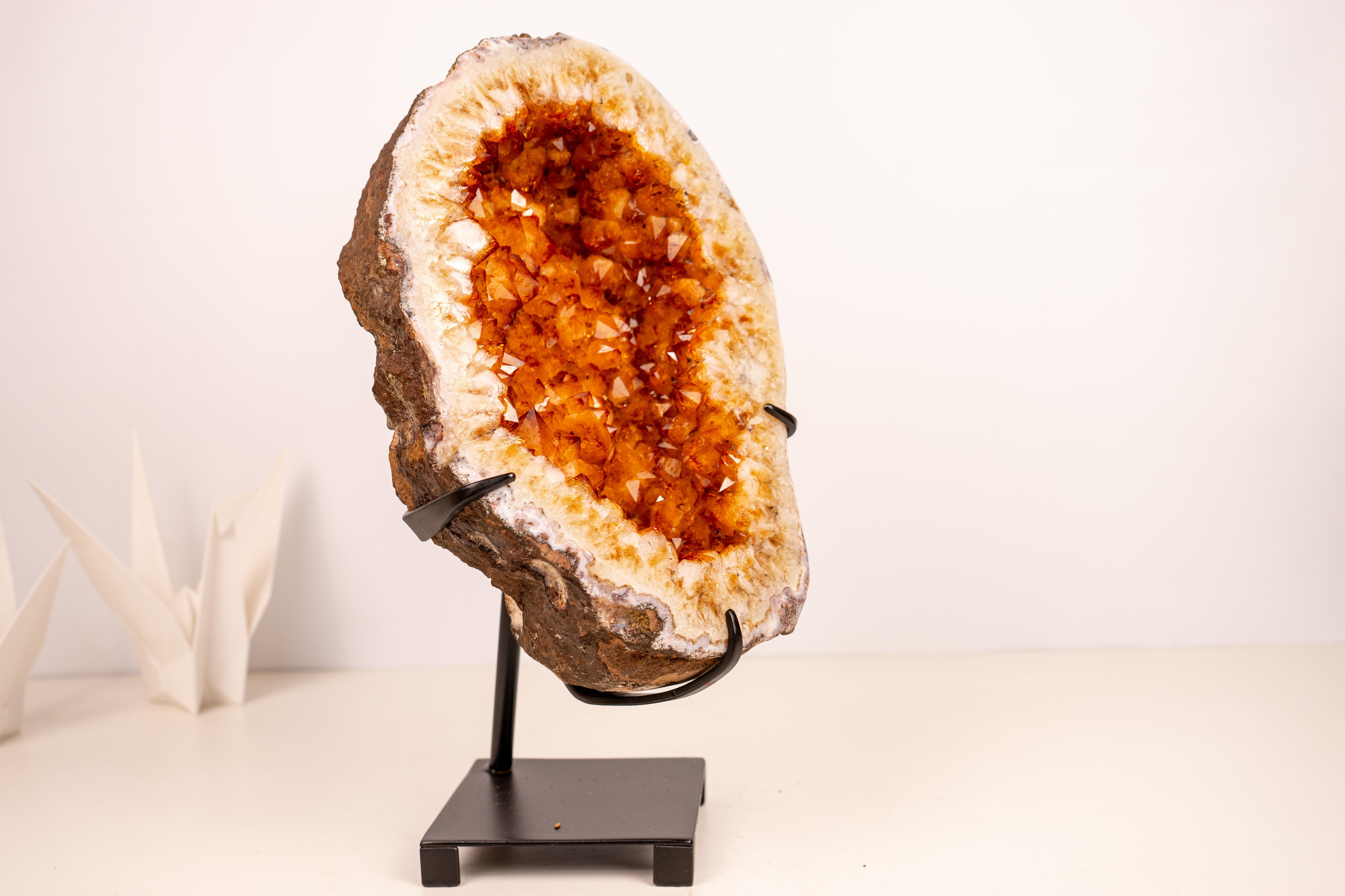 Natürlicher Citrin Geode Höhle mit großen orange Punkte, Tisch & Regal Dekoration (Brasilianisch) im Angebot