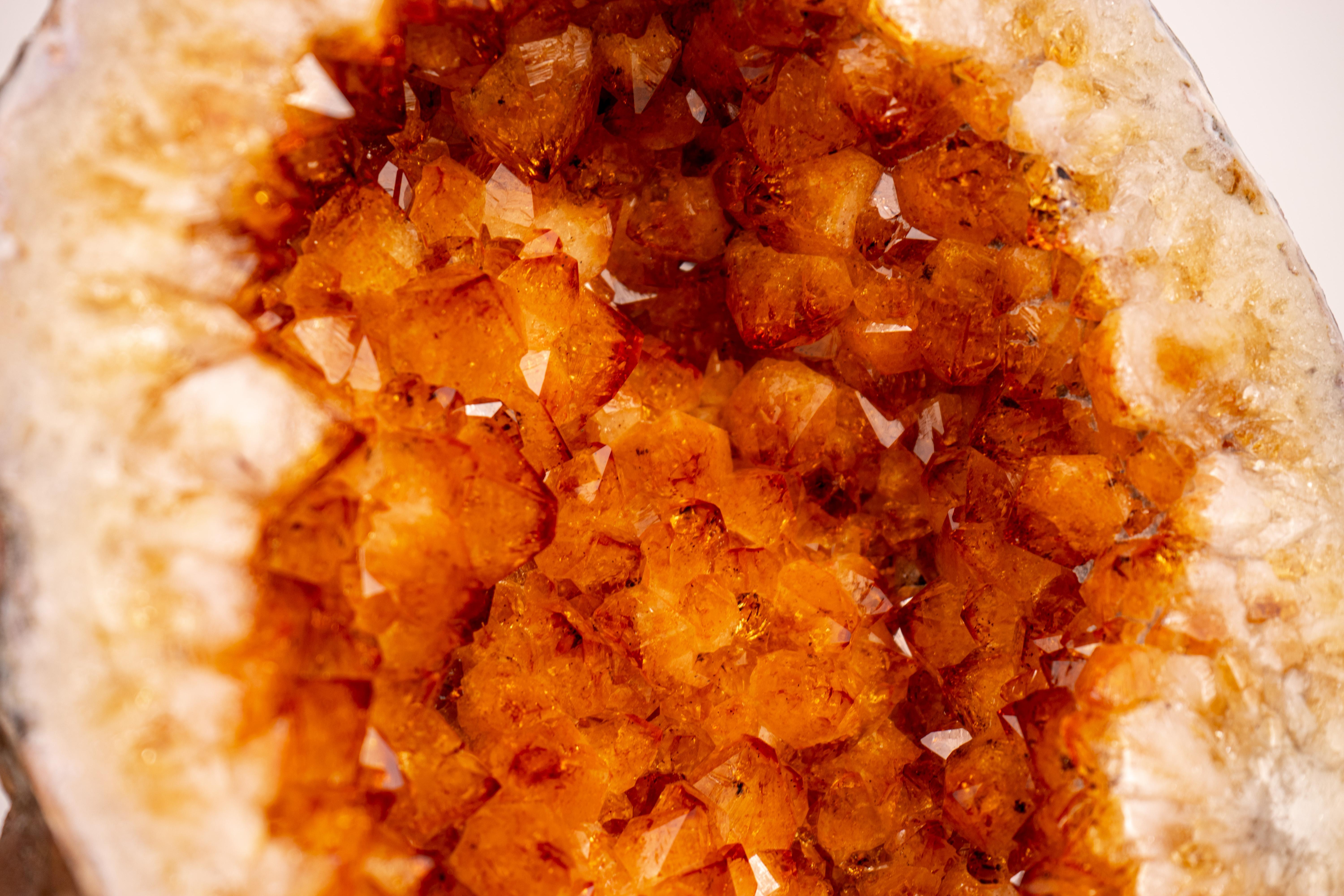 Natürlicher Citrin Geode Höhle mit großen orange Punkte, Tisch & Regal Dekoration (Kristall) im Angebot